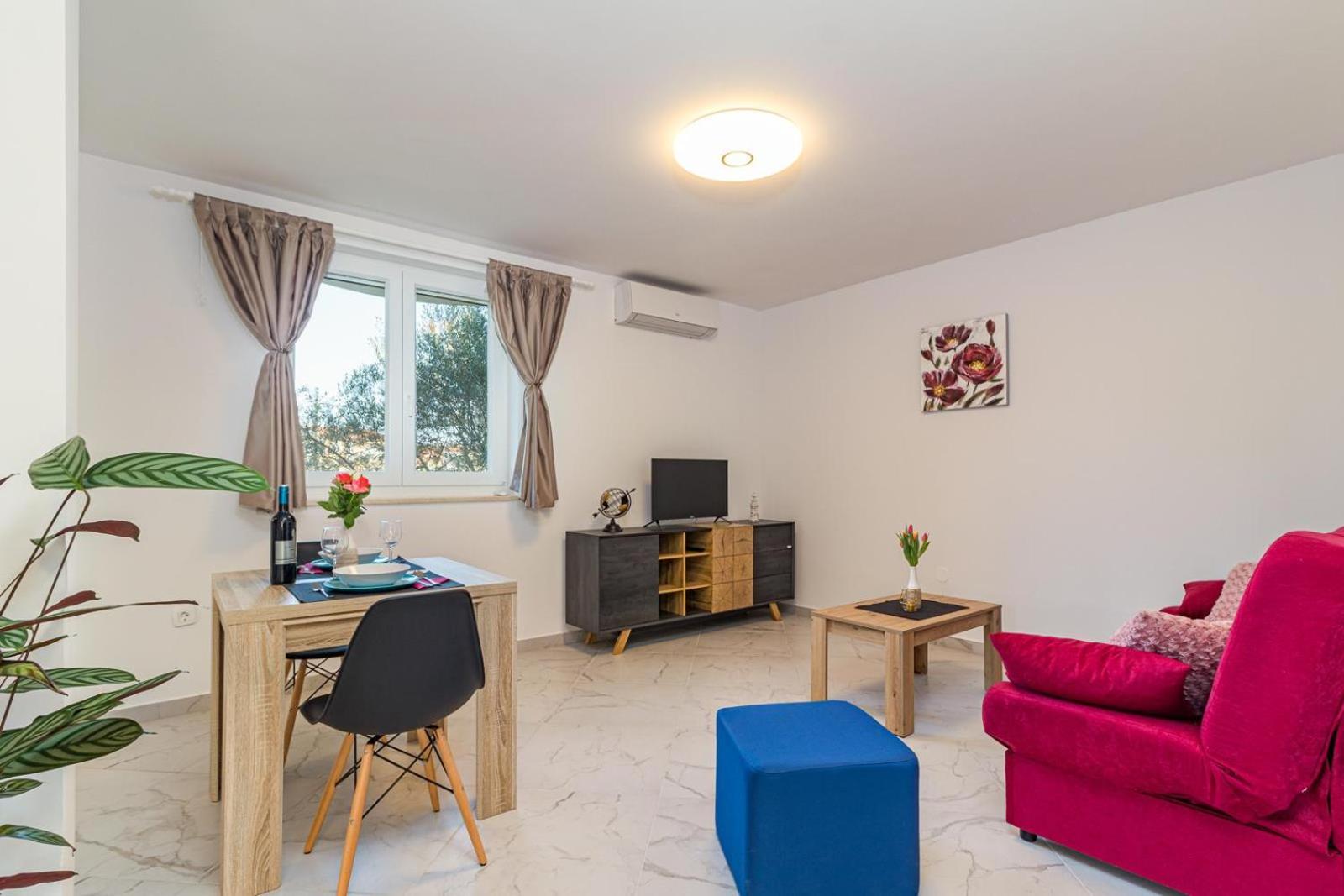 Beautiful 6 bedroom villa in Valbandon