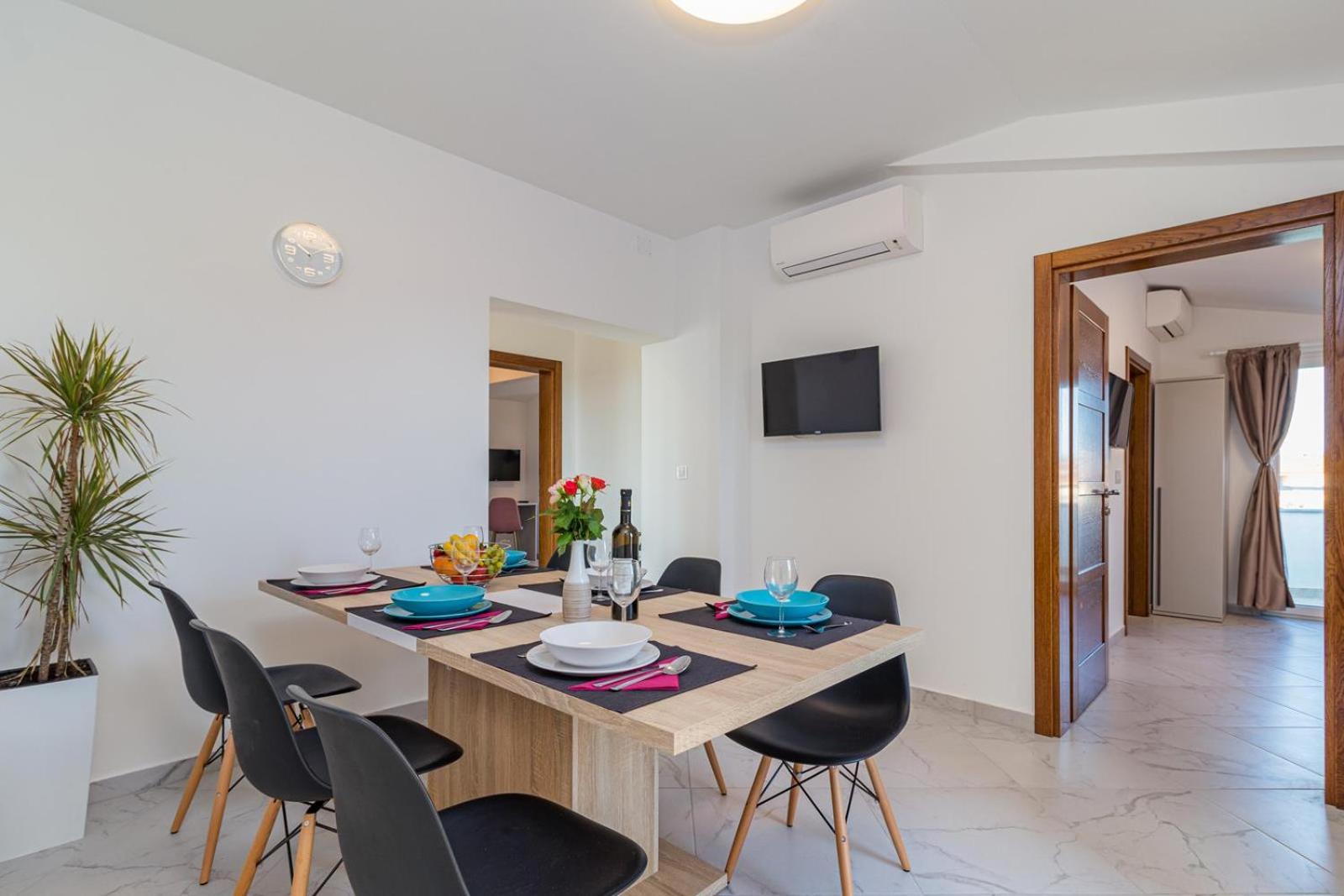 Beautiful 6 bedroom villa in Valbandon