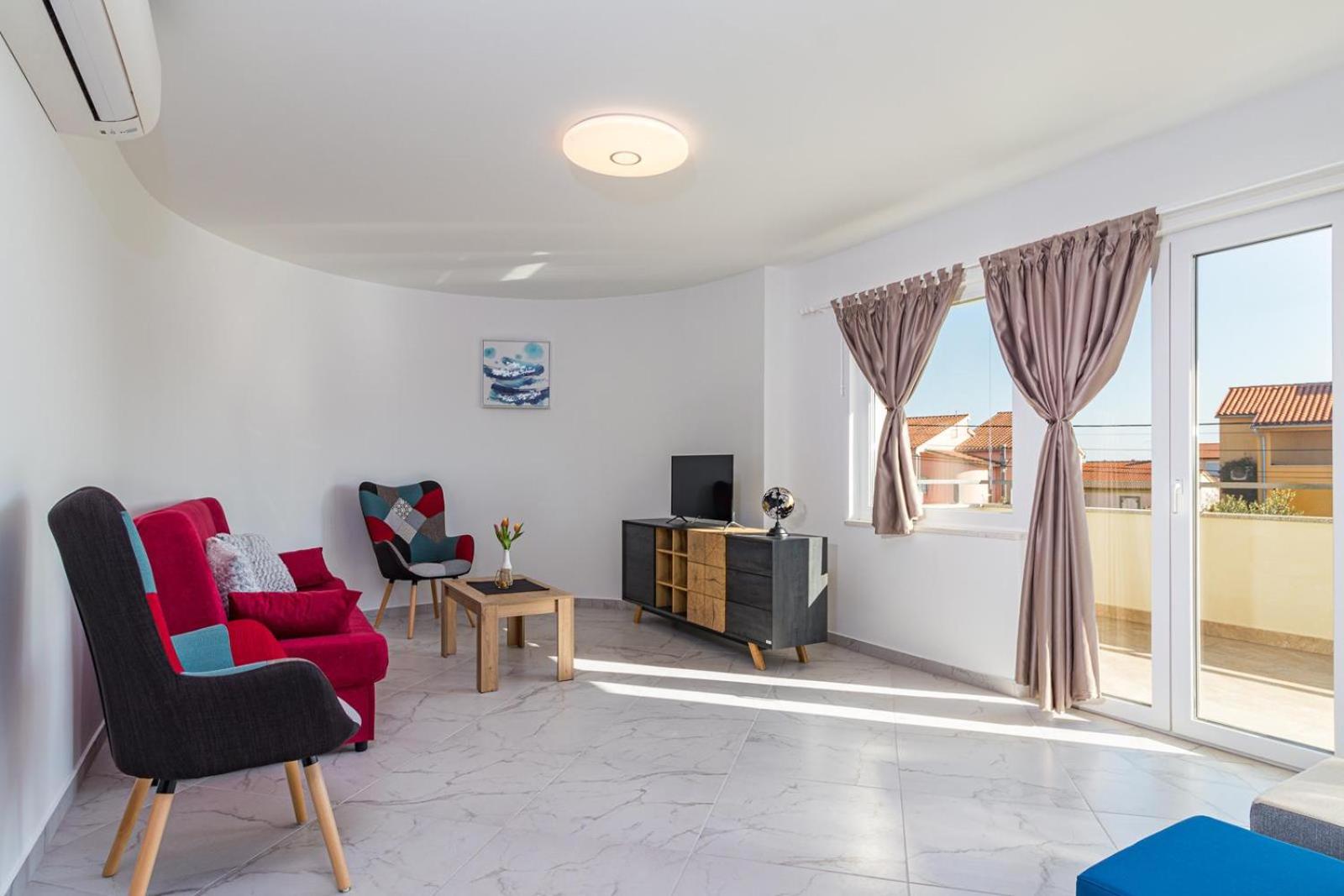 Beautiful 6 bedroom villa in Valbandon