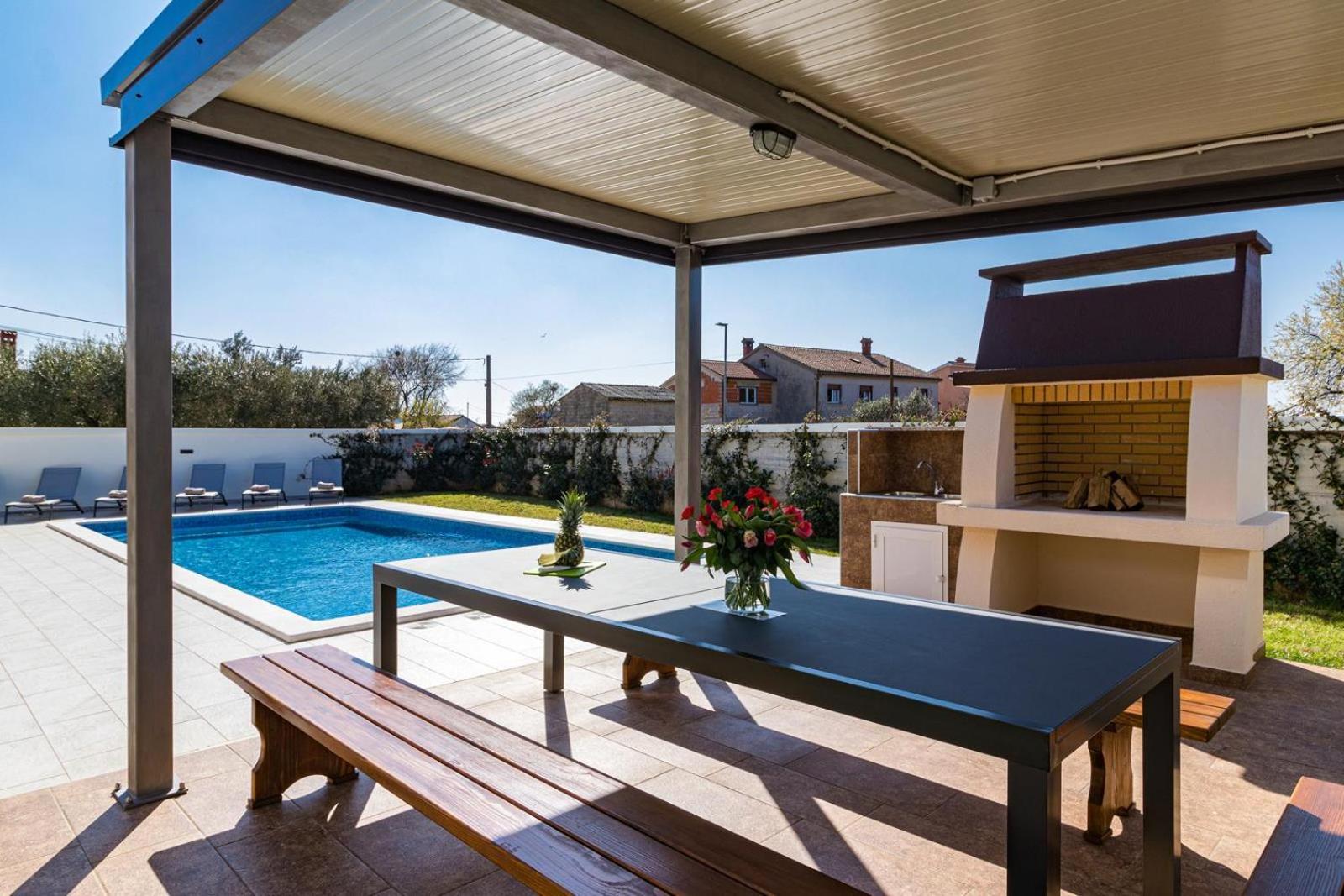 Beautiful 6 bedroom villa in Valbandon