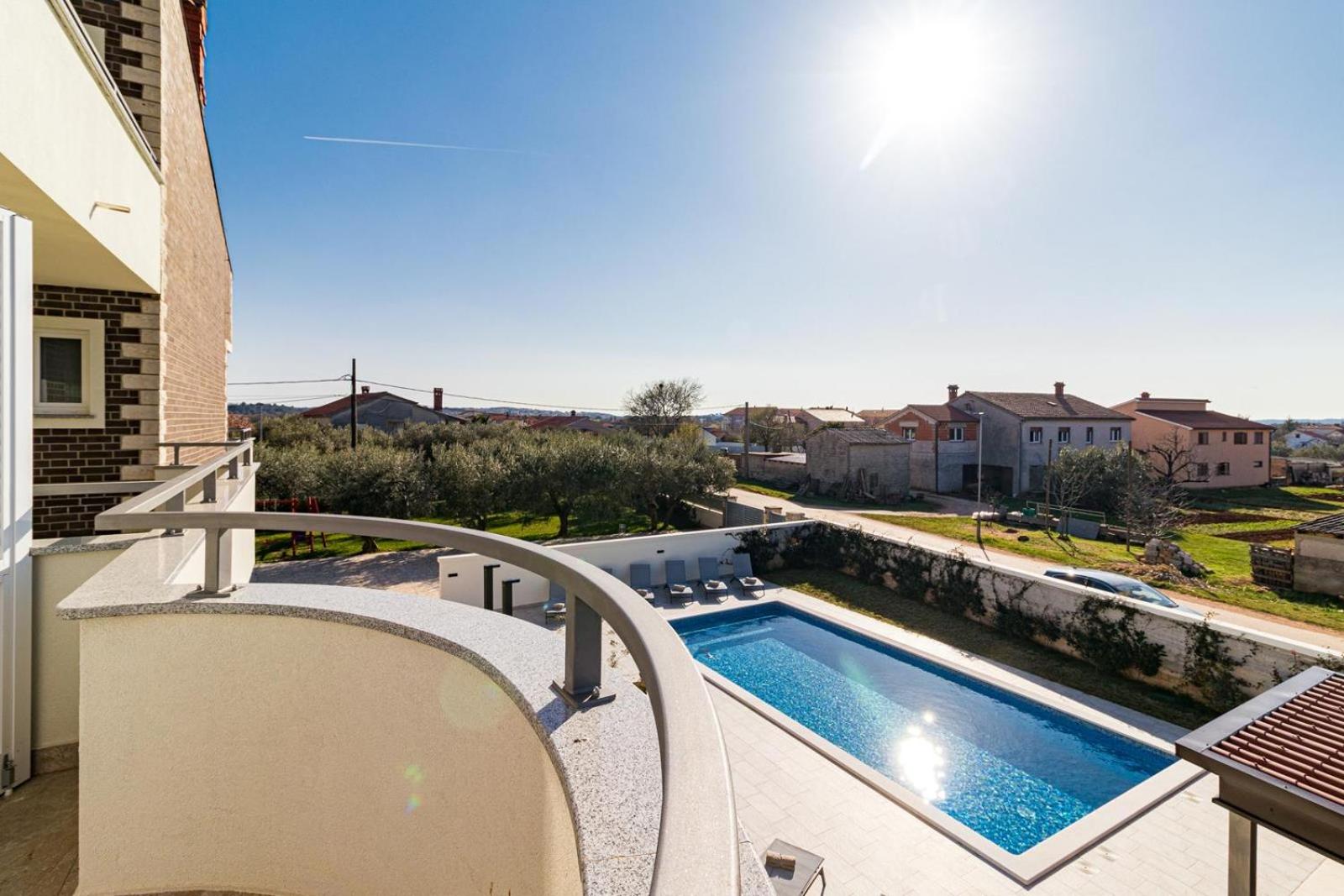 Beautiful 6 bedroom villa in Valbandon