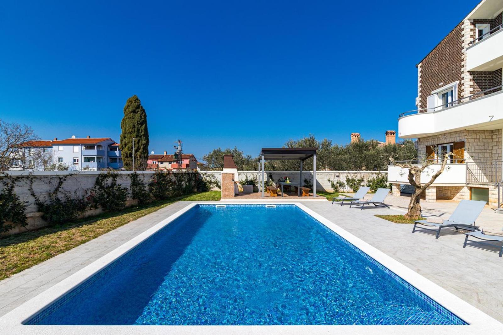 Beautiful 6 bedroom villa in Valbandon