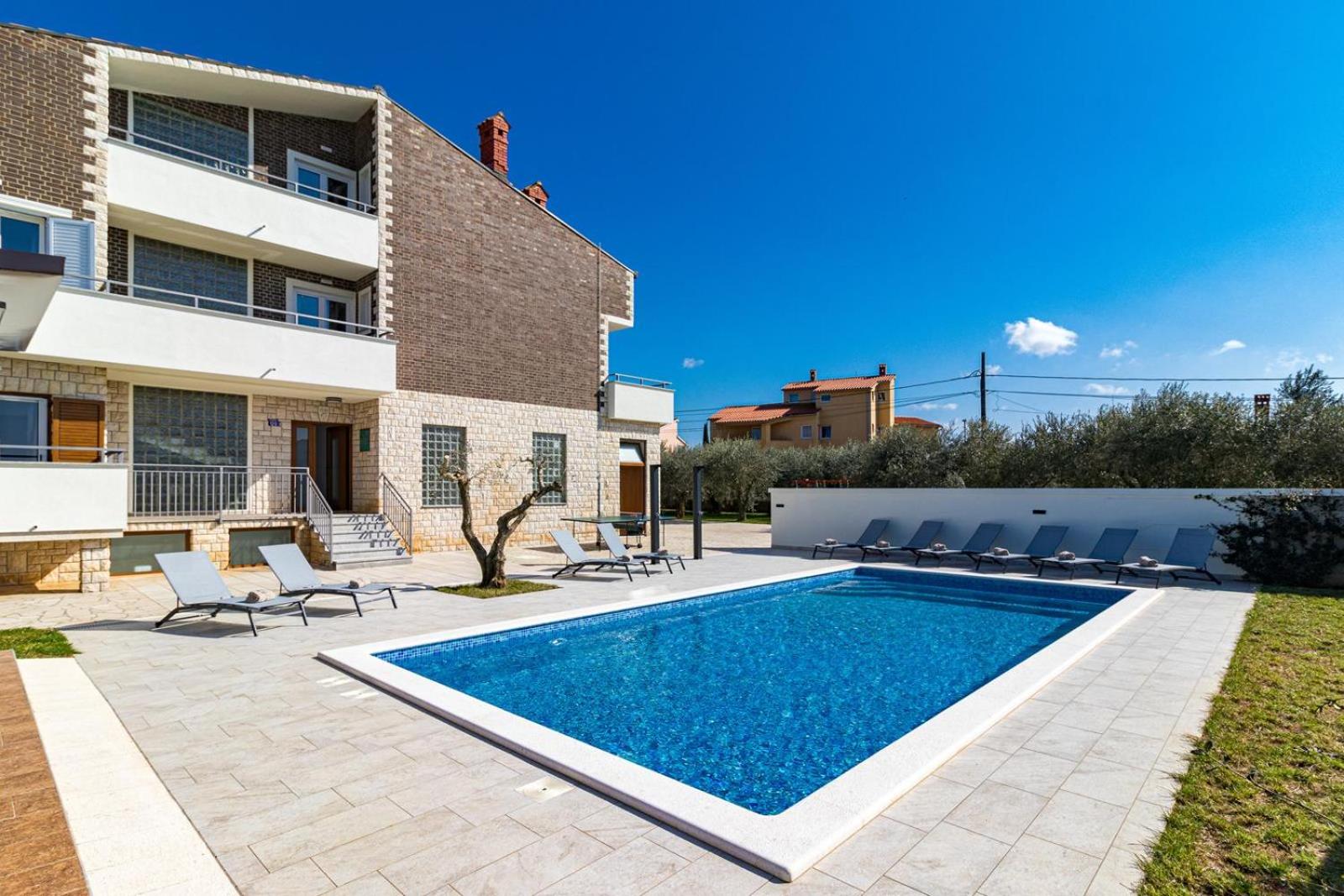 Beautiful 6 bedroom villa in Valbandon