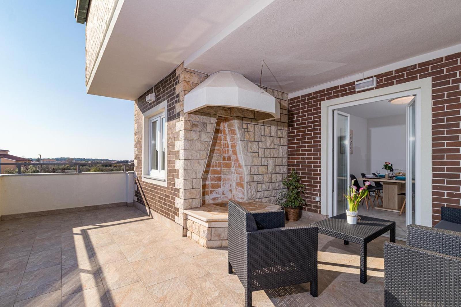 Beautiful 6 bedroom villa in Valbandon