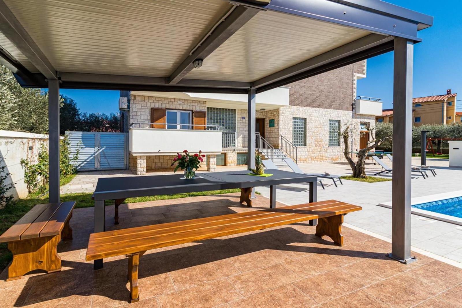 Beautiful 6 bedroom villa in Valbandon