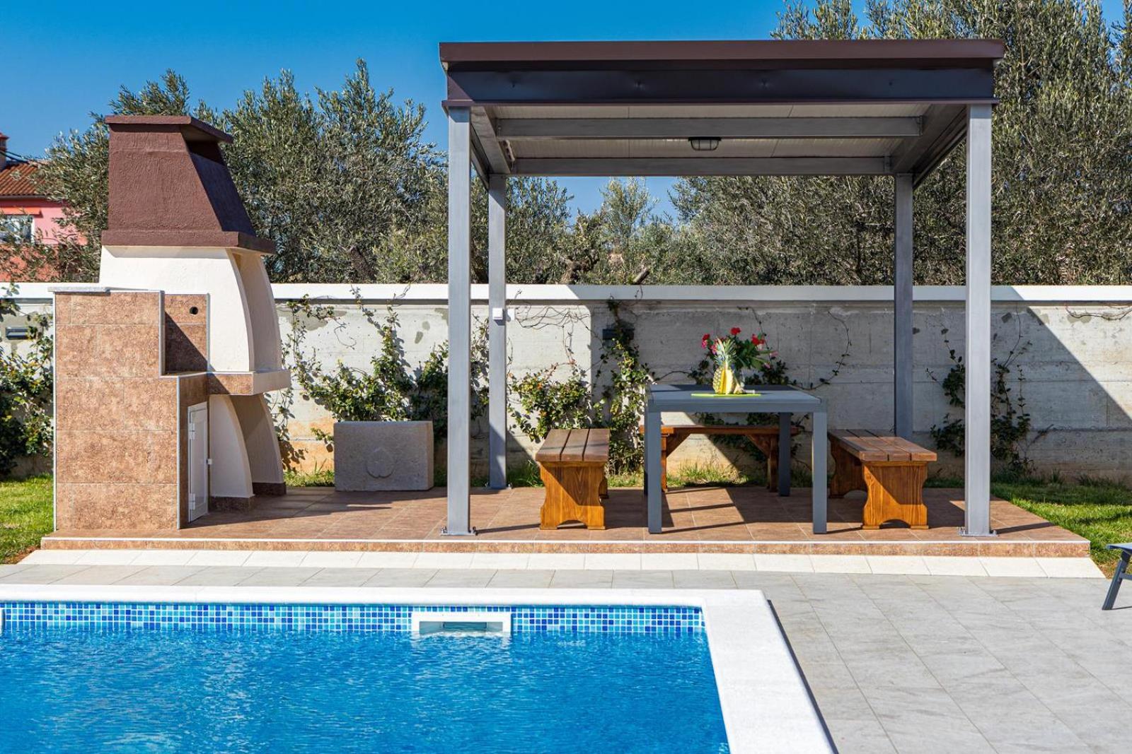 Beautiful 6 bedroom villa in Valbandon