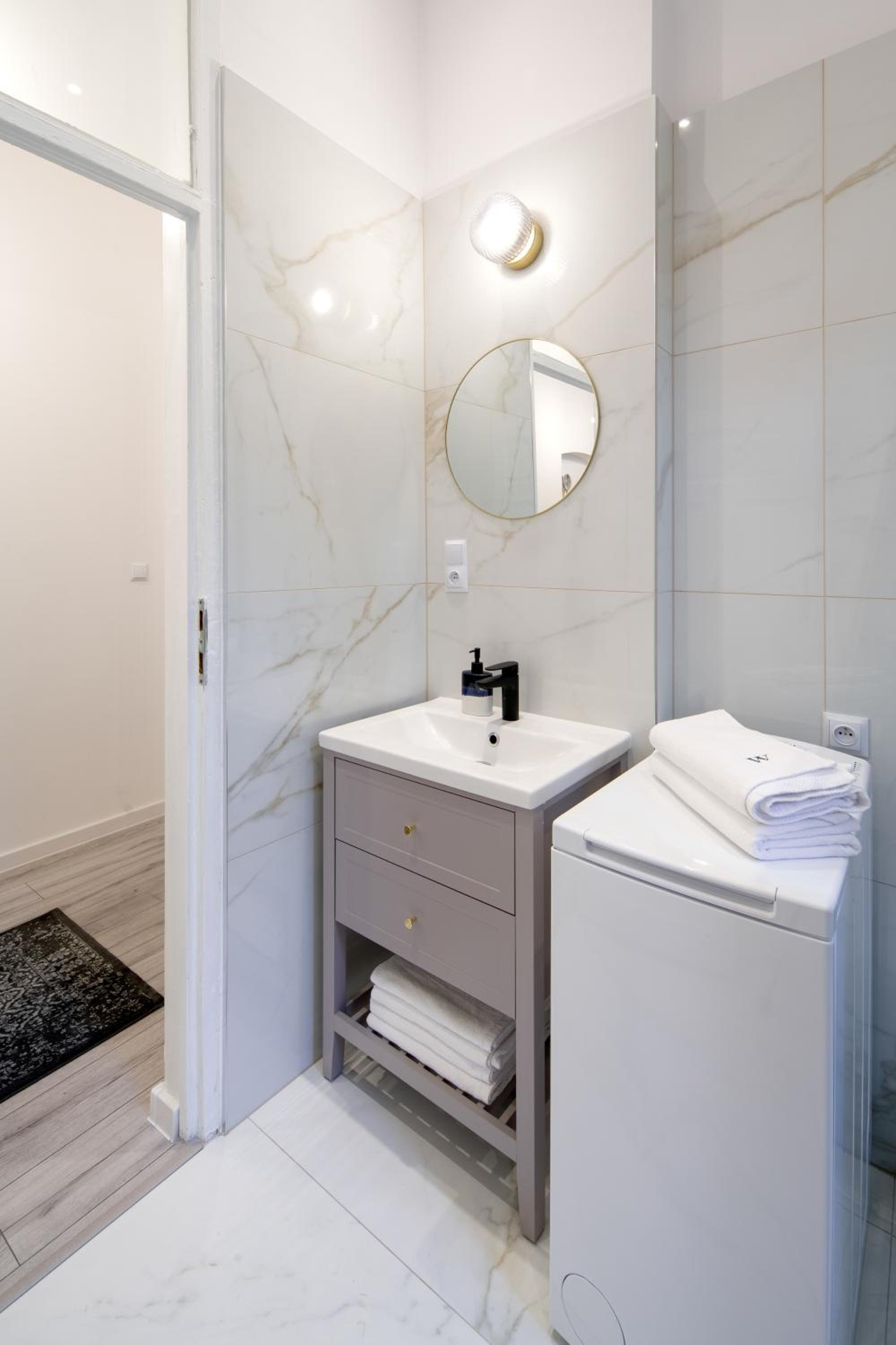 WAWELOVE Piłsudskiego - 3 bedroom apt. with balcony and free parking!