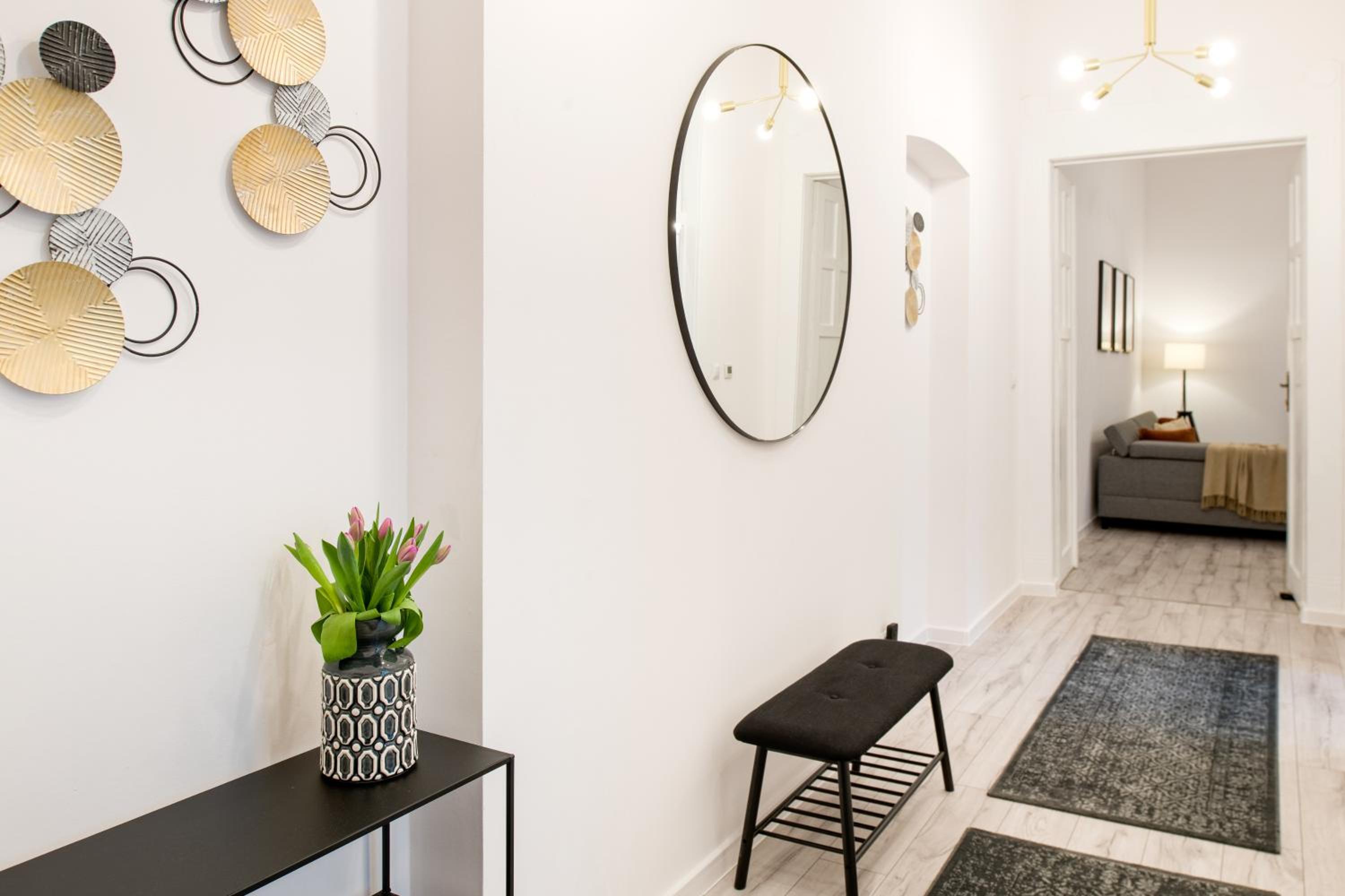 WAWELOVE Piłsudskiego - 3 bedroom apt. with balcony and free parking!