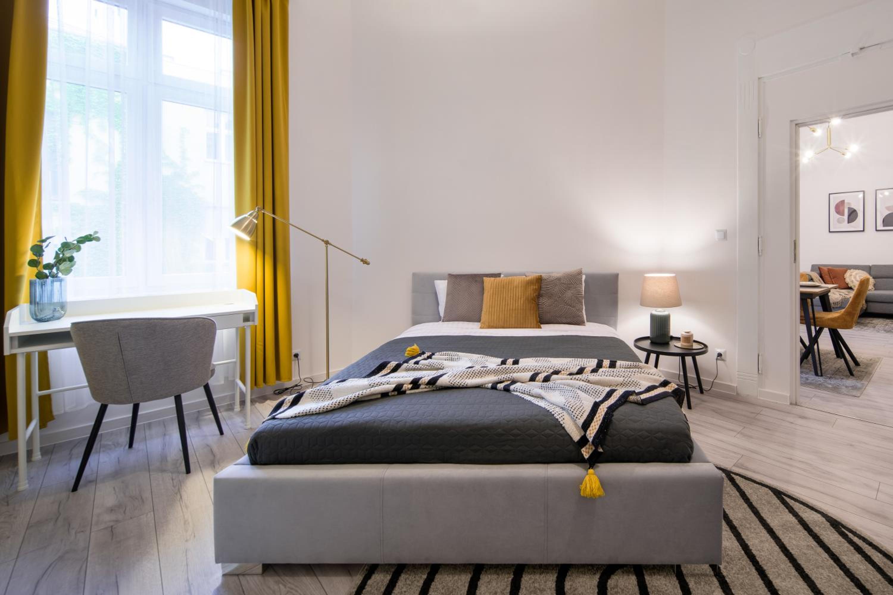 WAWELOVE Piłsudskiego - 3 bedroom apt. with balcony and free parking!