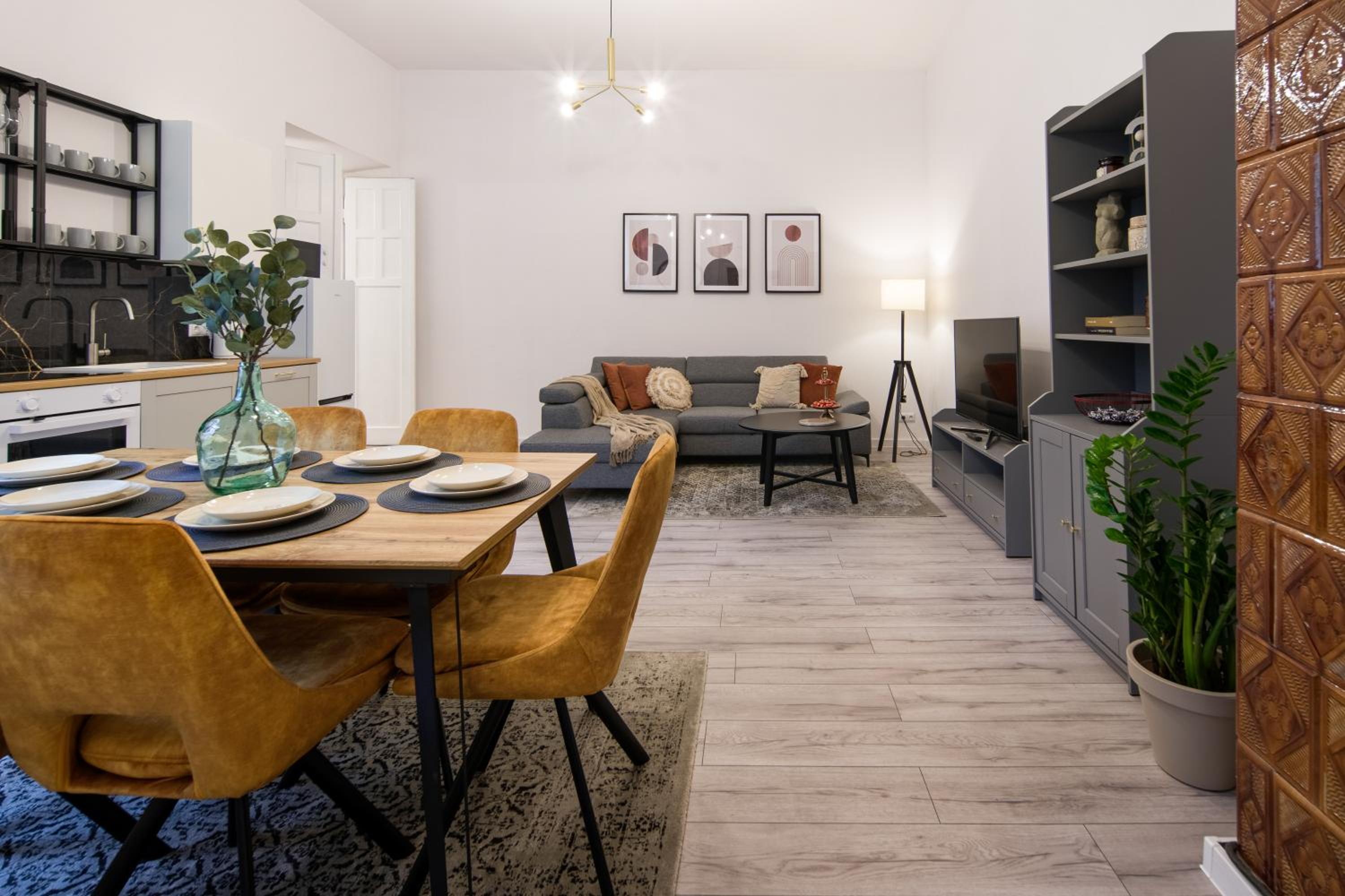 WAWELOVE Piłsudskiego - 3 bedroom apt. with balcony and free parking!