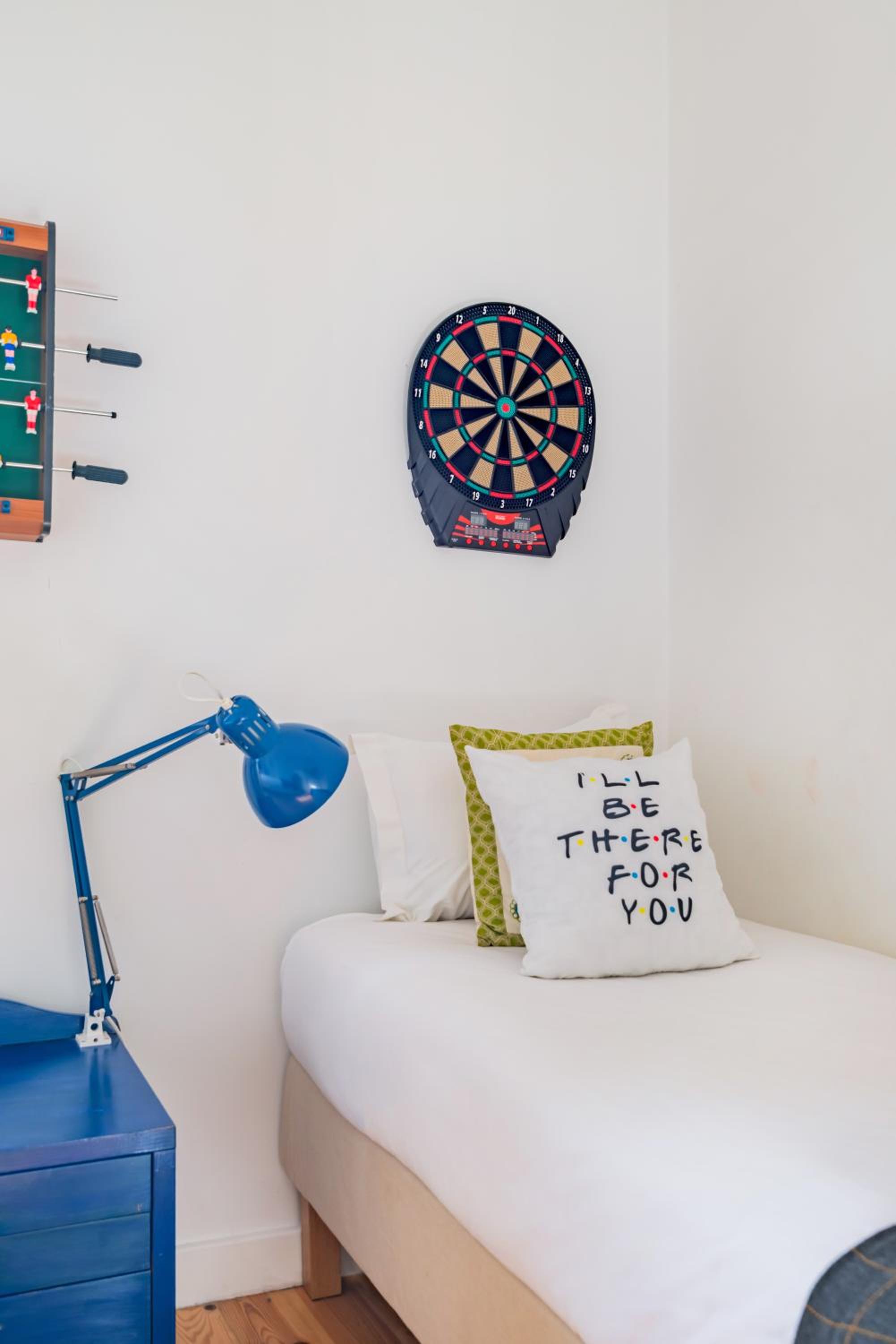 Monica's Place: a Friends' Inspired Apartment view 3