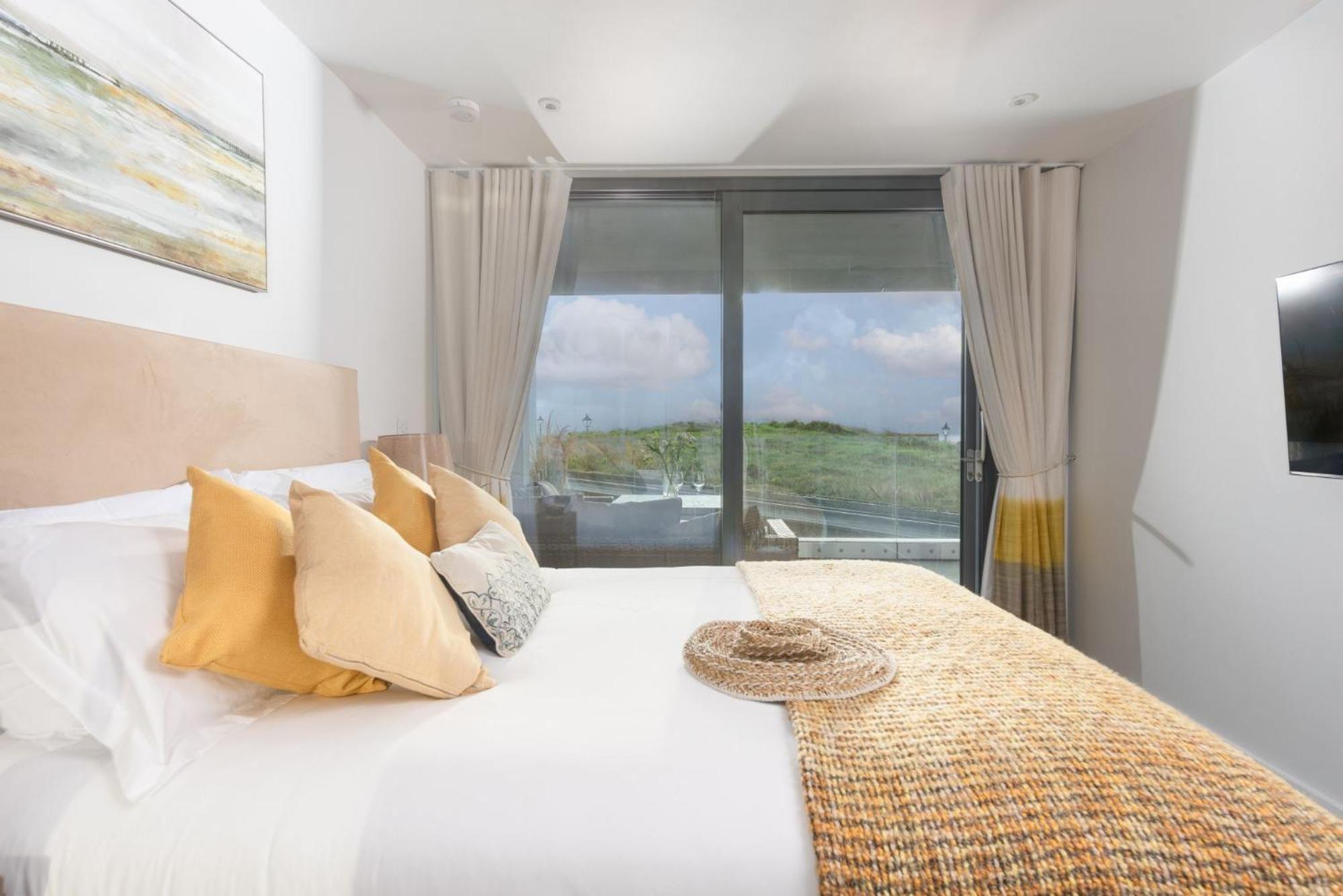 Oceans Eleven - Sea view - Secure parking - Footsteps from beach