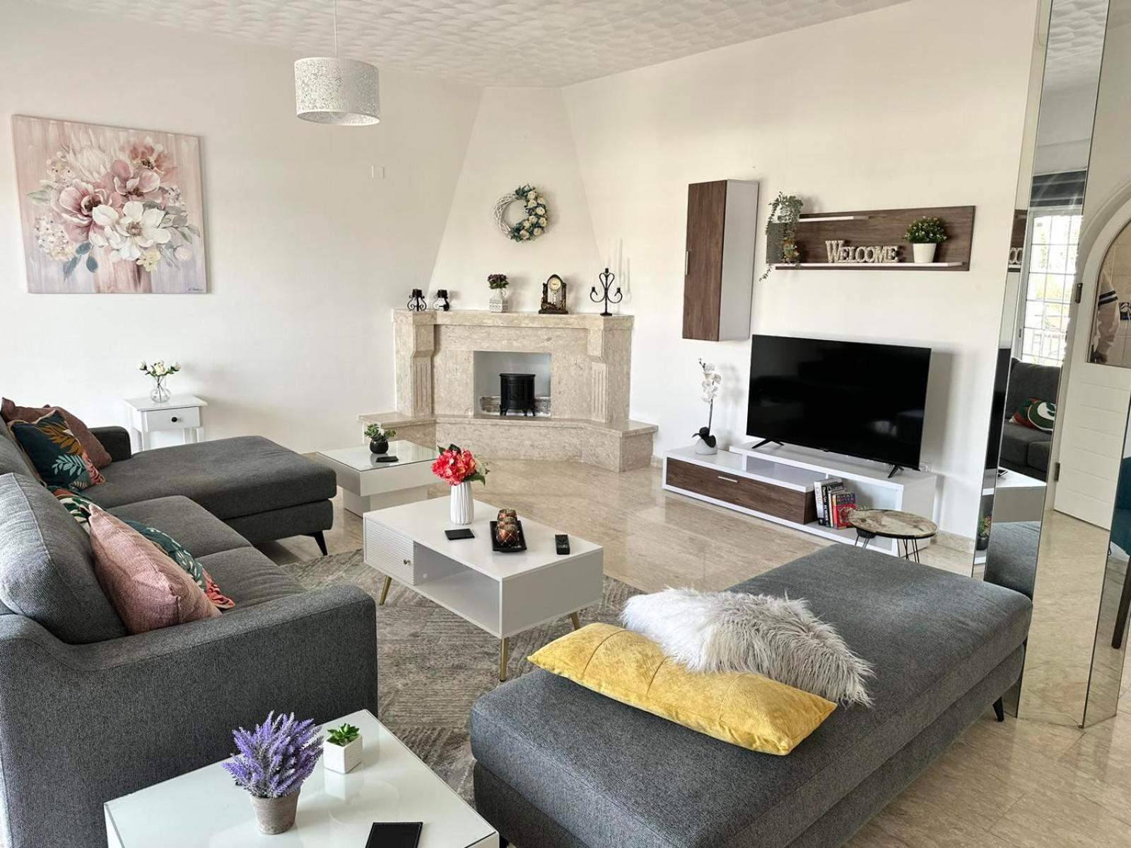 A & A Holiday House