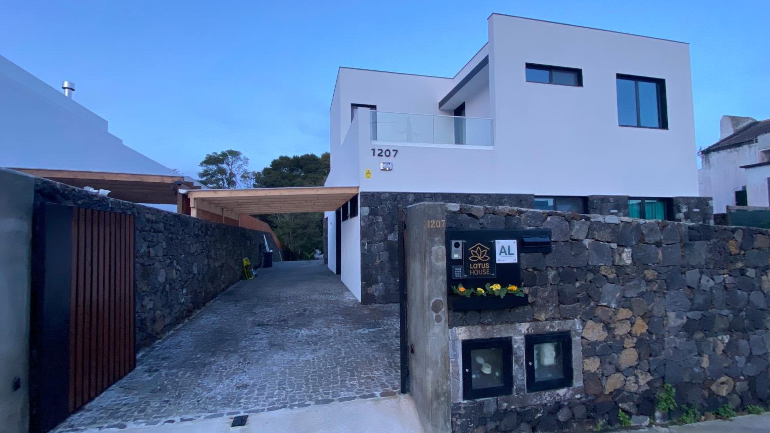 Lotus House - Heated Pool & Jacuzzi near the Beach view 4