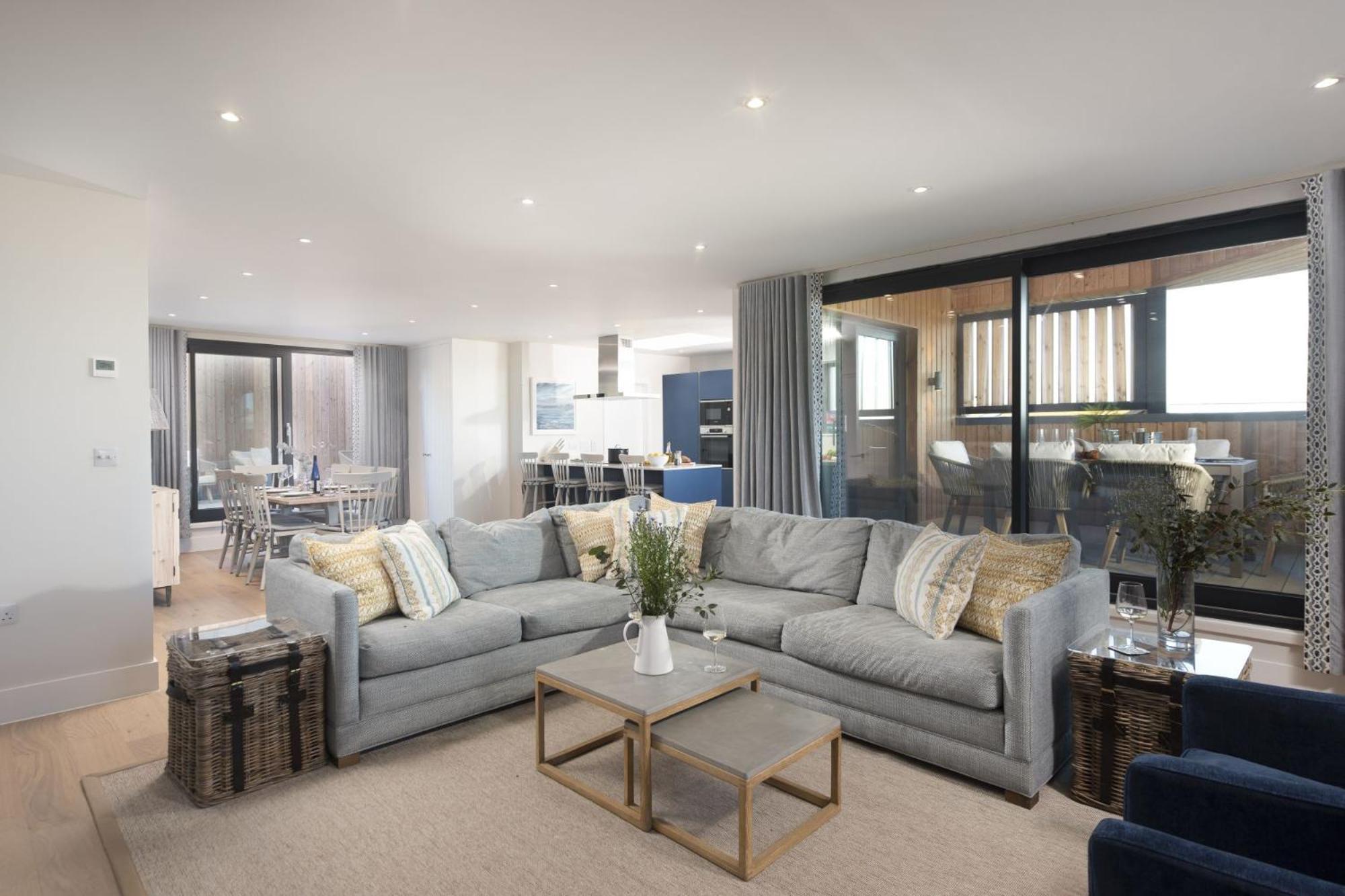 Harlyn Penthouse, Harlyn Bay - 1 pet accepted - Free Wi-fi - Sea View view 2