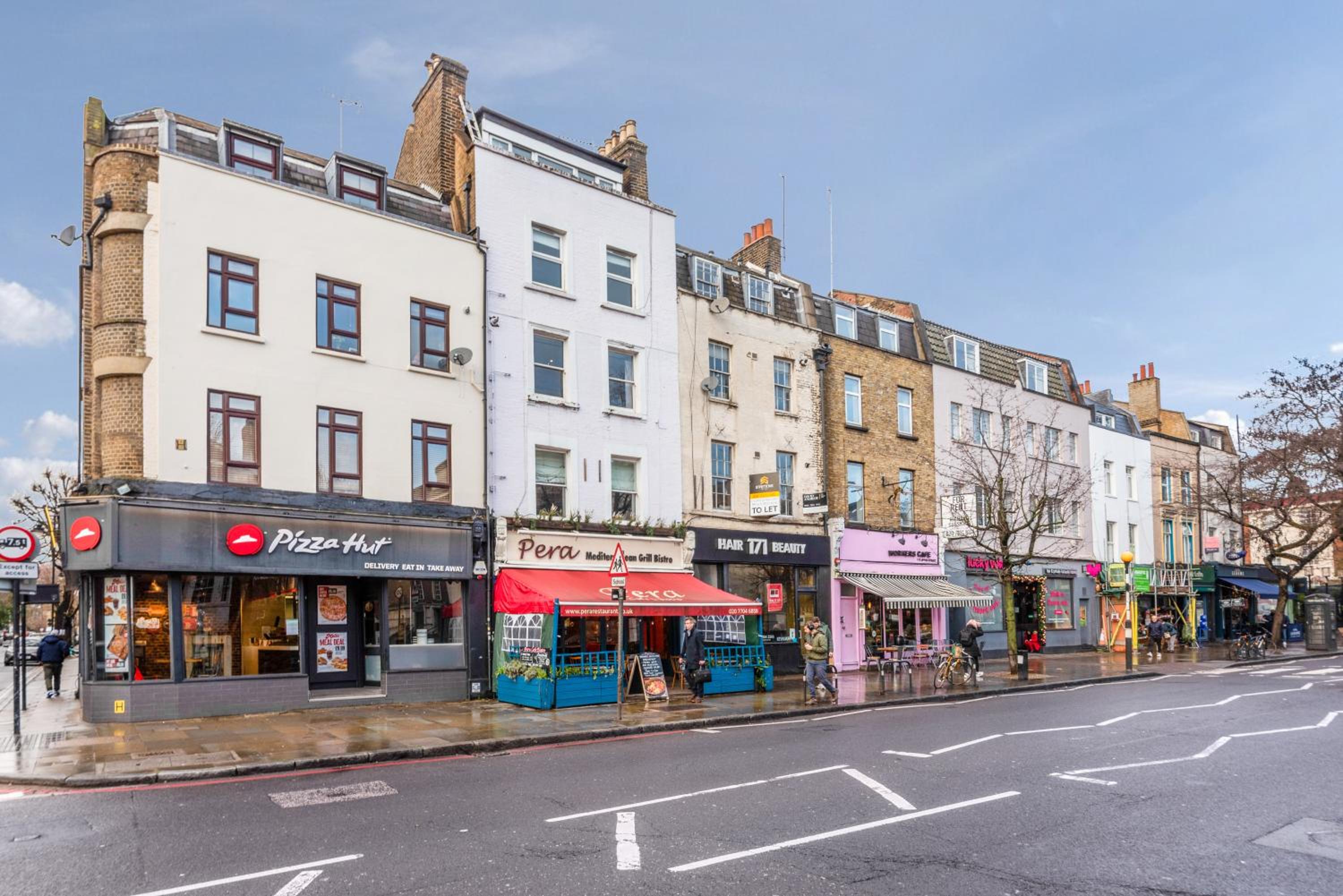 Modernised Apartments 1 and 2 Bedrooms Option Terrace and Balcony High Street