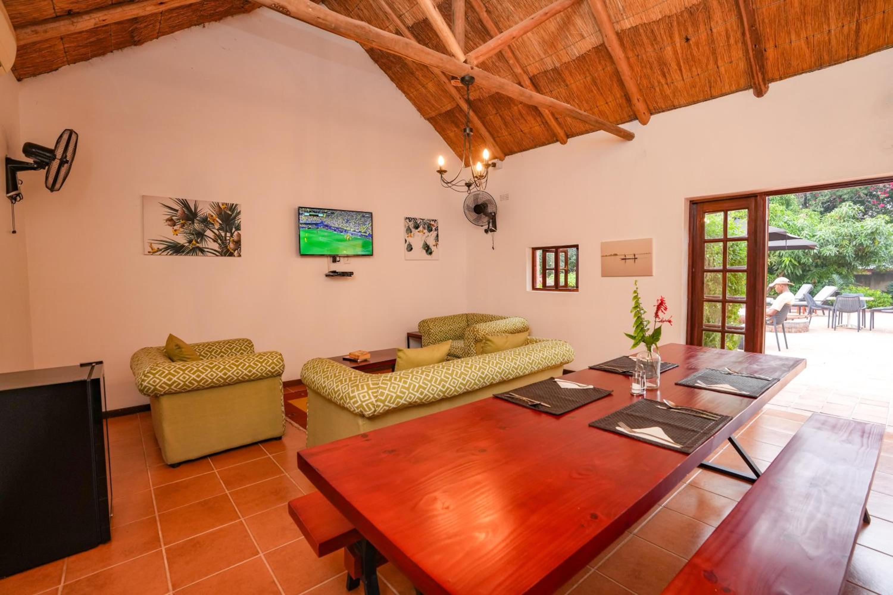 2 bed apartment with pool - 2126