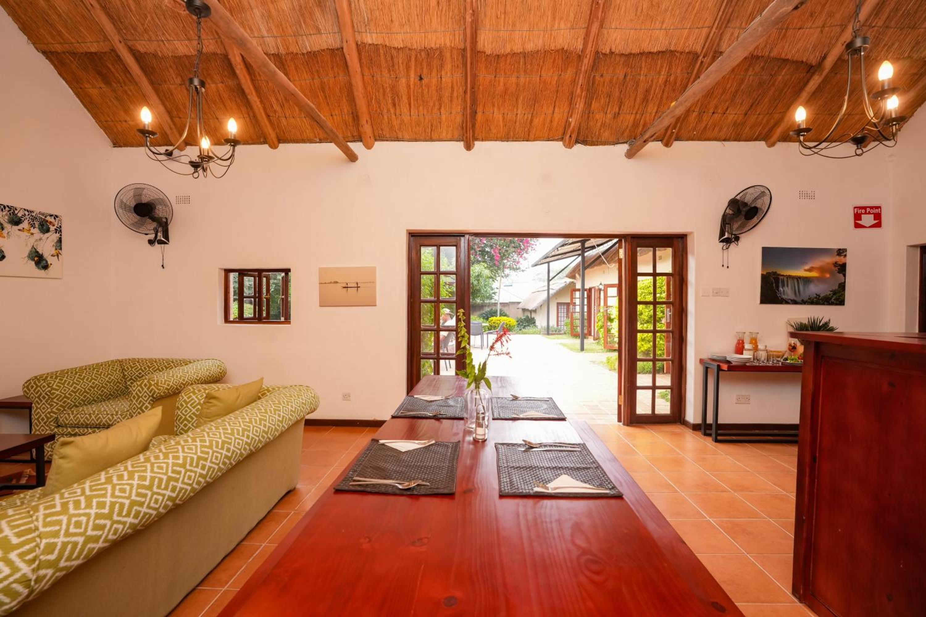 2 bed apartment with pool - 2126