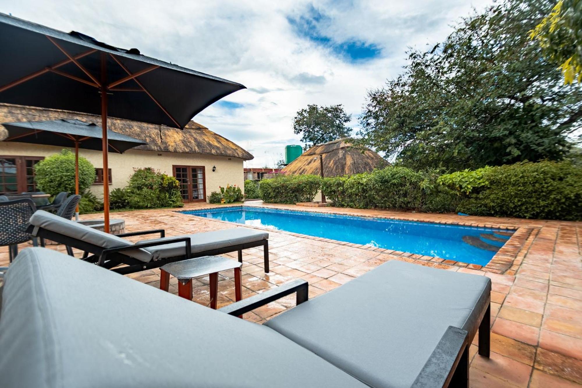 2 bed apartment with pool - 2126