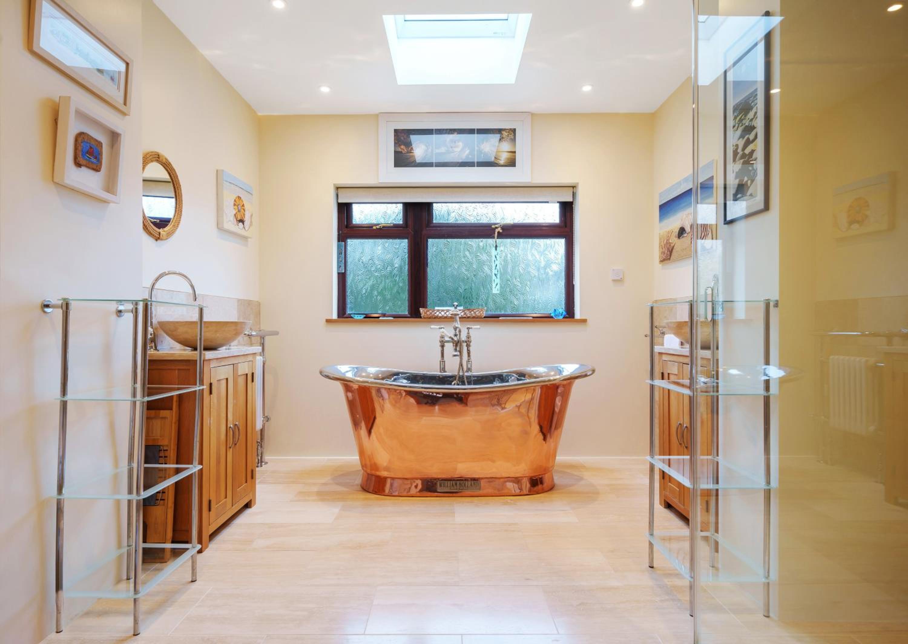 High quality detached house with parking St. Ives view 2