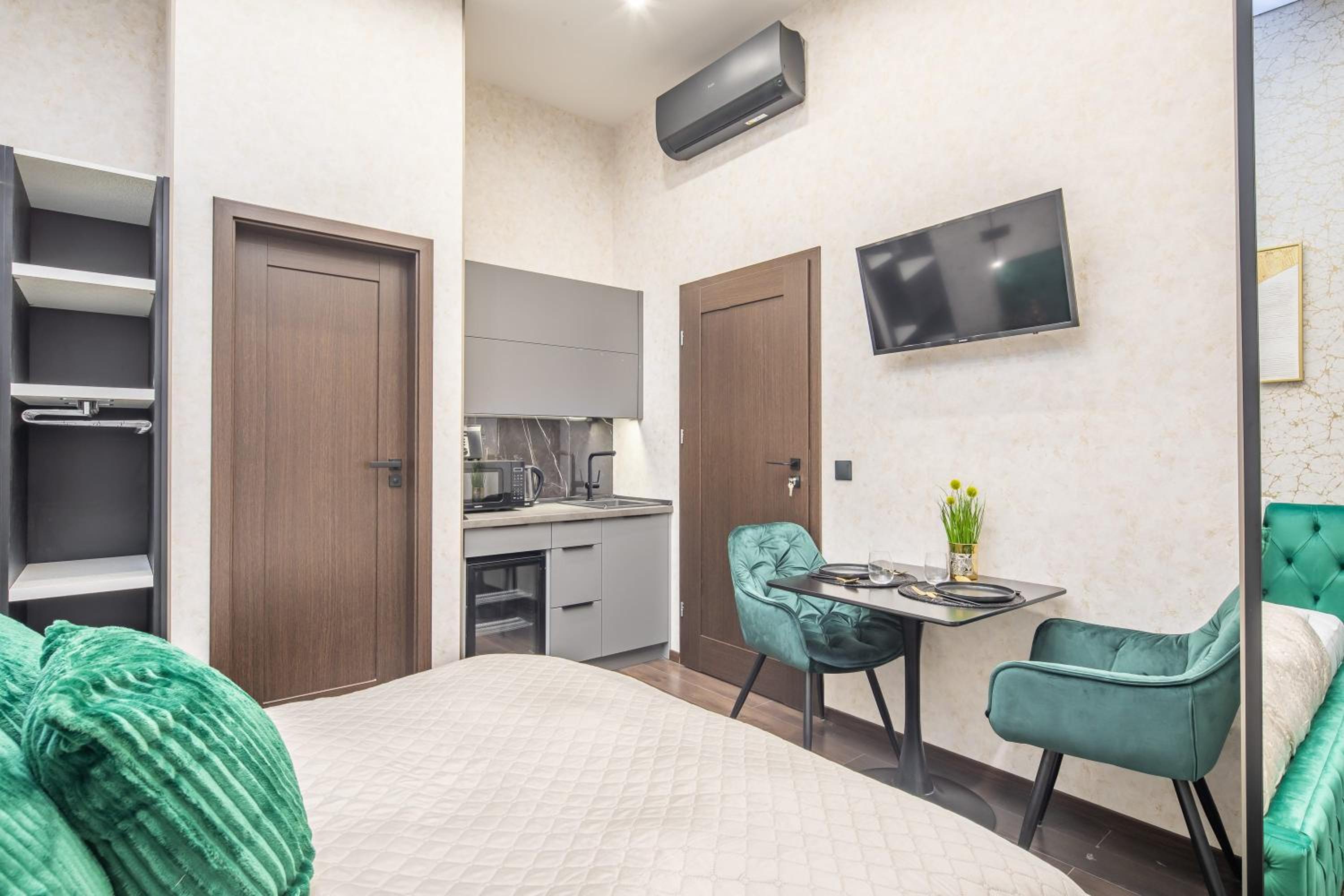 Extreme Central - Luxy Stay view 3
