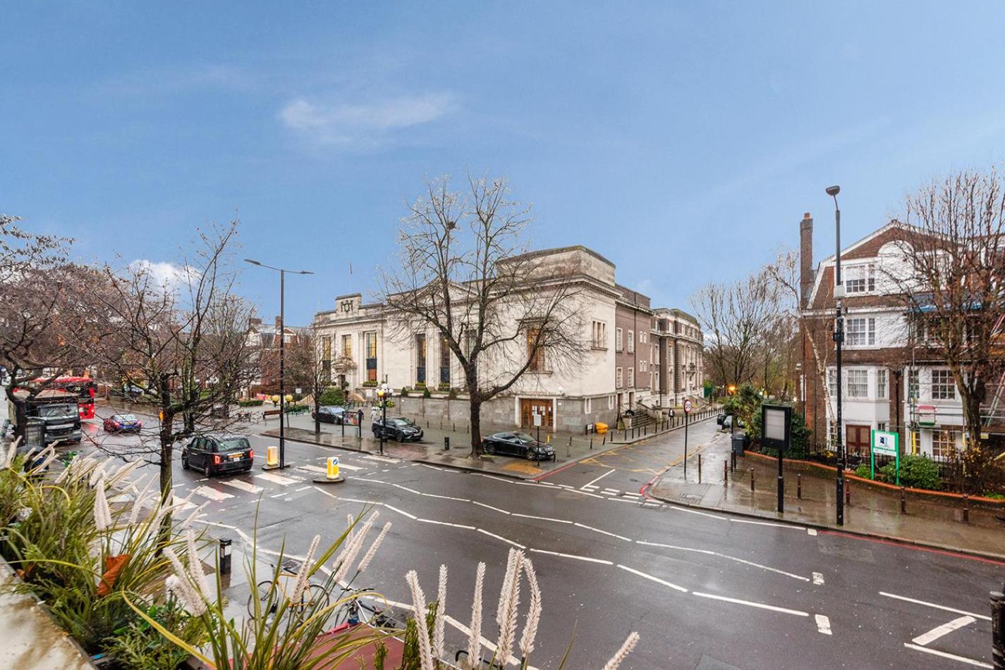 Modernised Apartments 1 and 2 Bedrooms Option Terrace and Balcony High Street