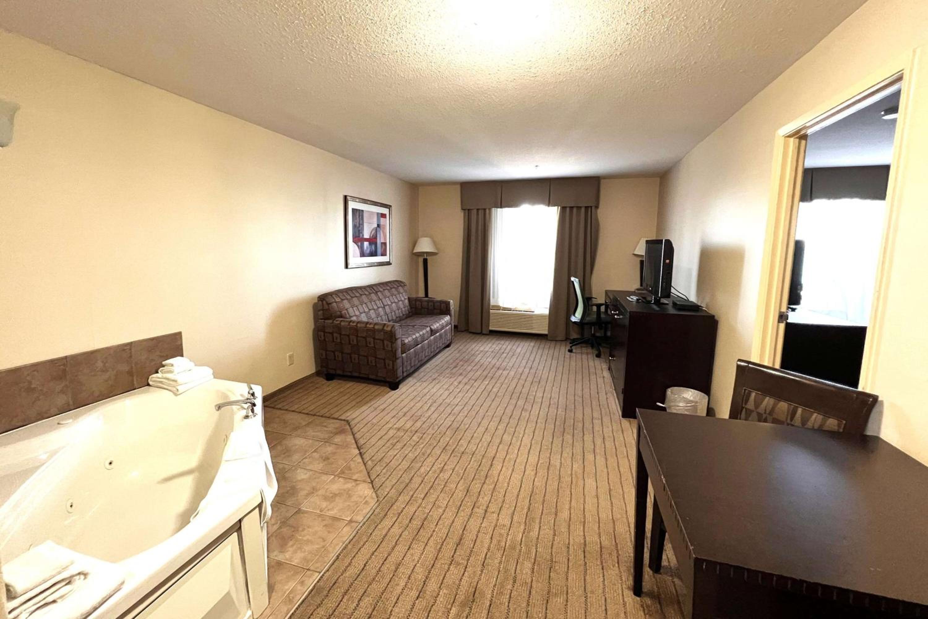 Prince Albert Vacations - Ramada by Wyndham Prince Albert - Property Image 32