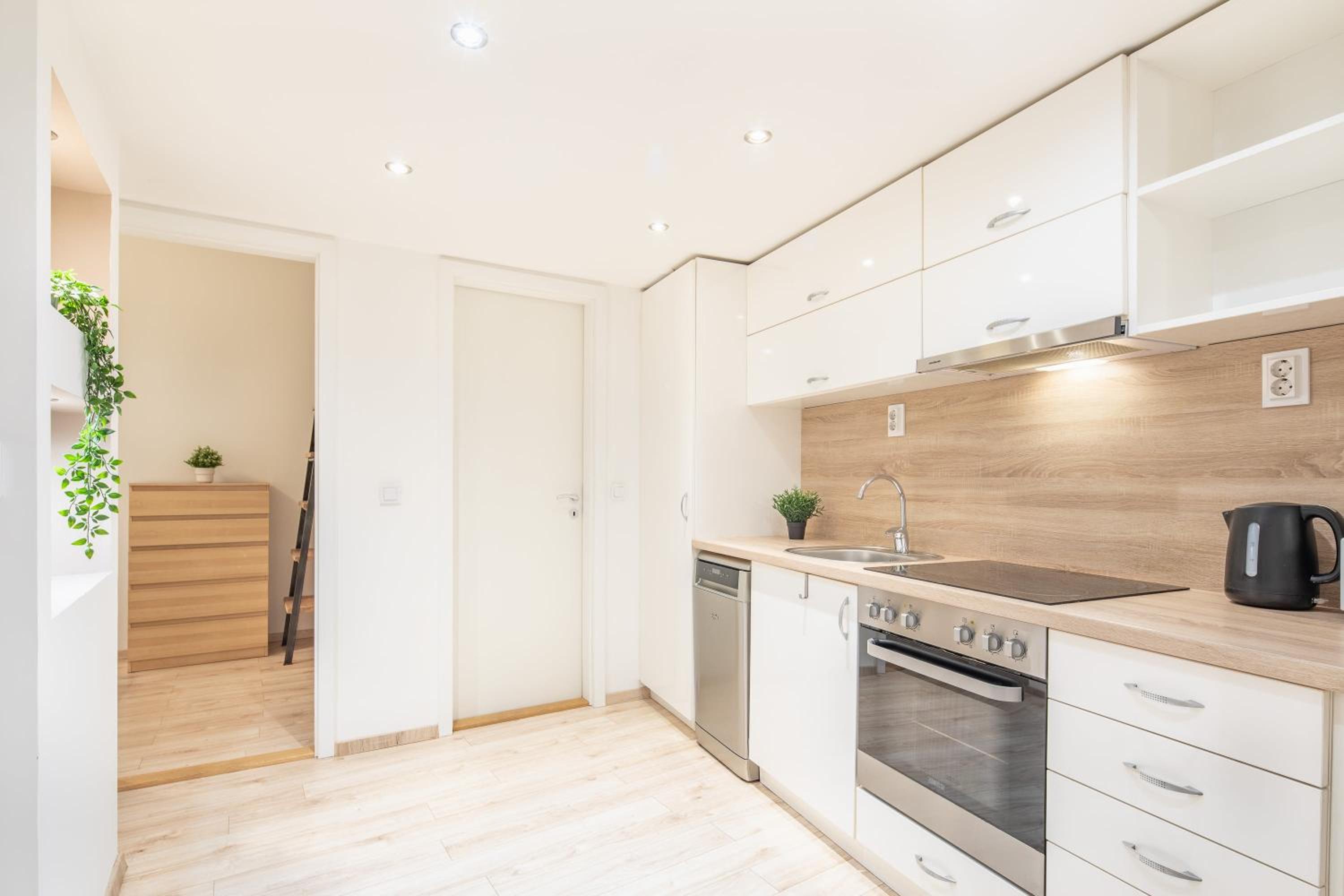 Central and Cute with 3 rooms and AC view 3