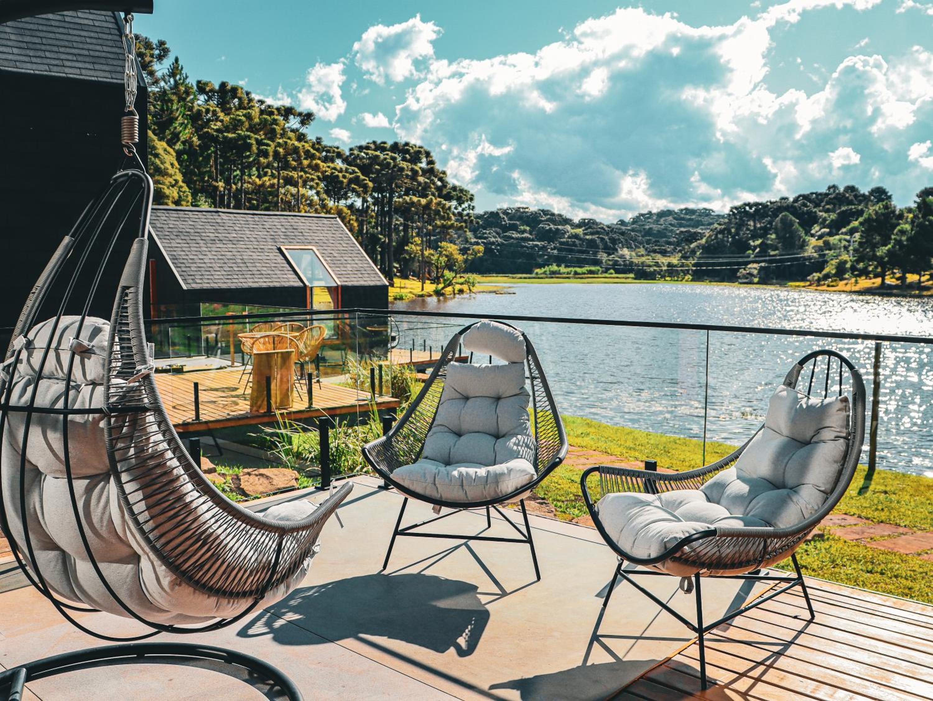 Celeiro Lake Village
