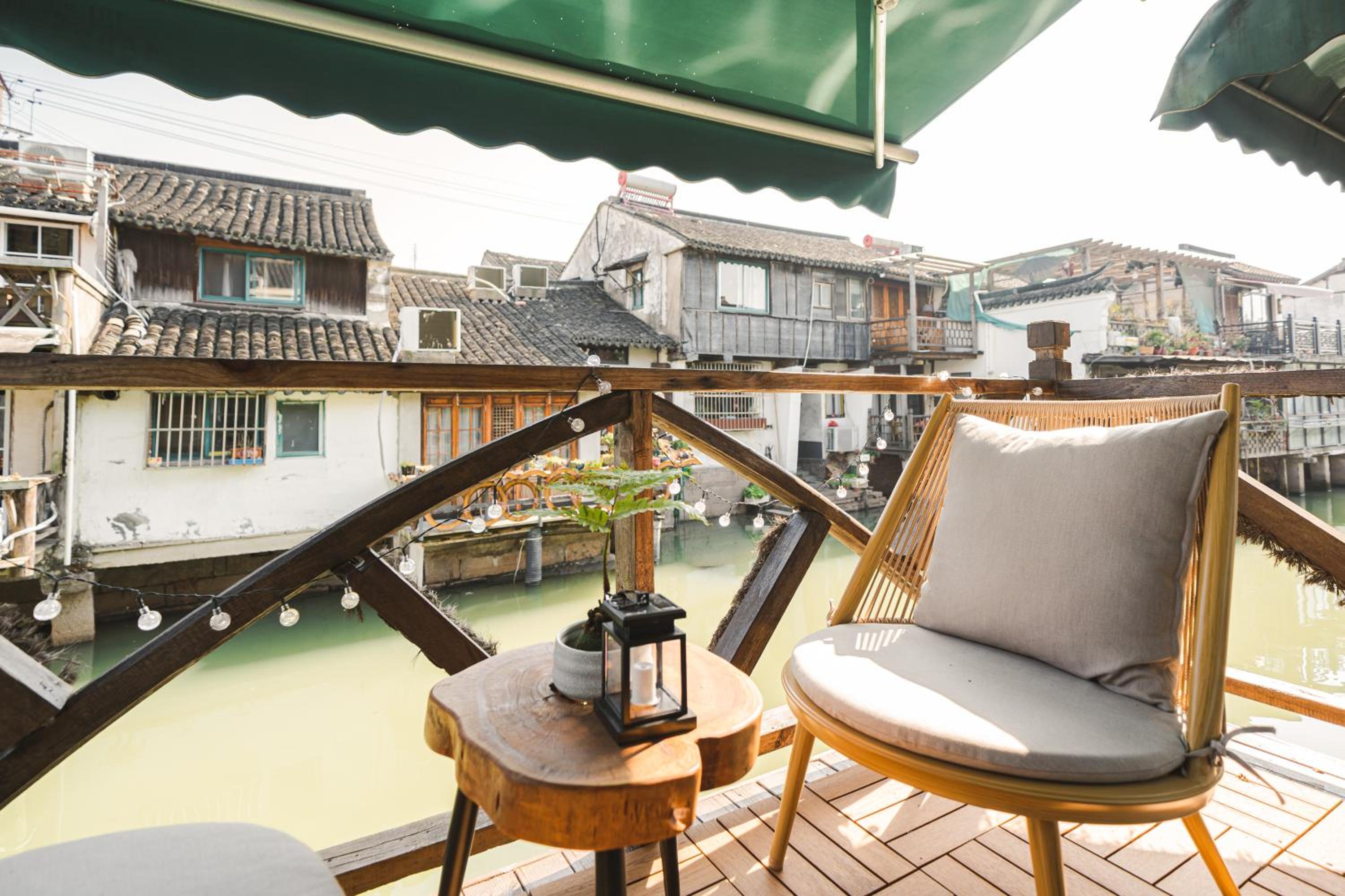 Shanghai River View Villa