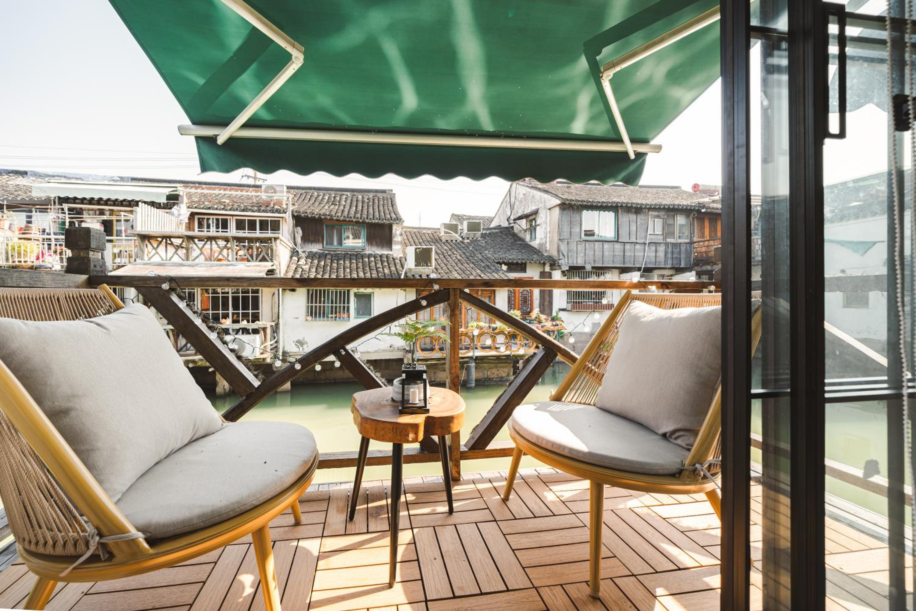Shanghai River View Villa