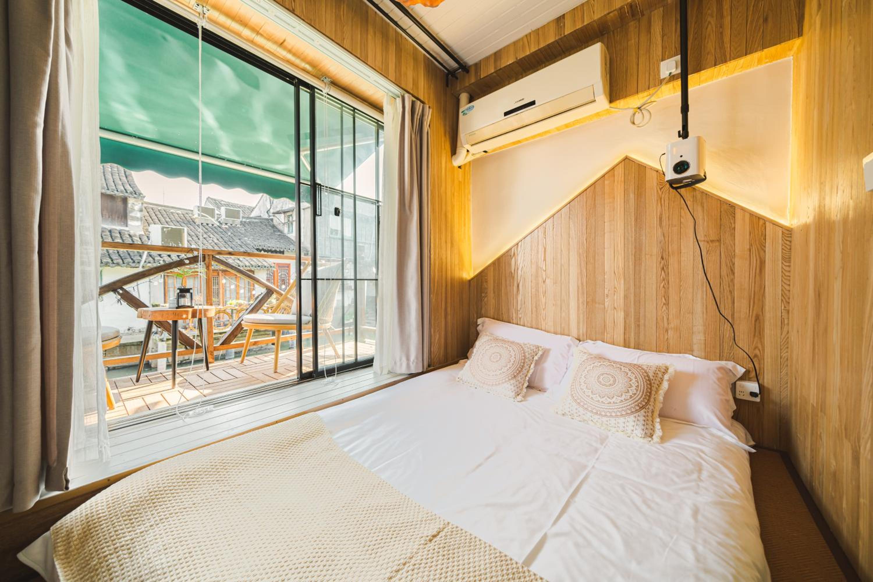 Shanghai River View Villa