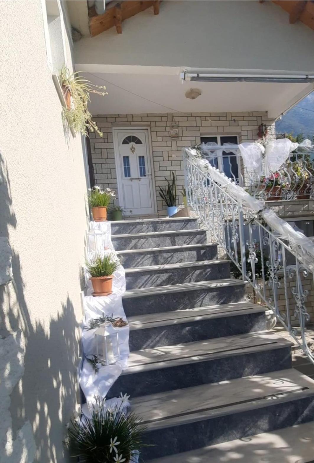 Guest House Xhelili