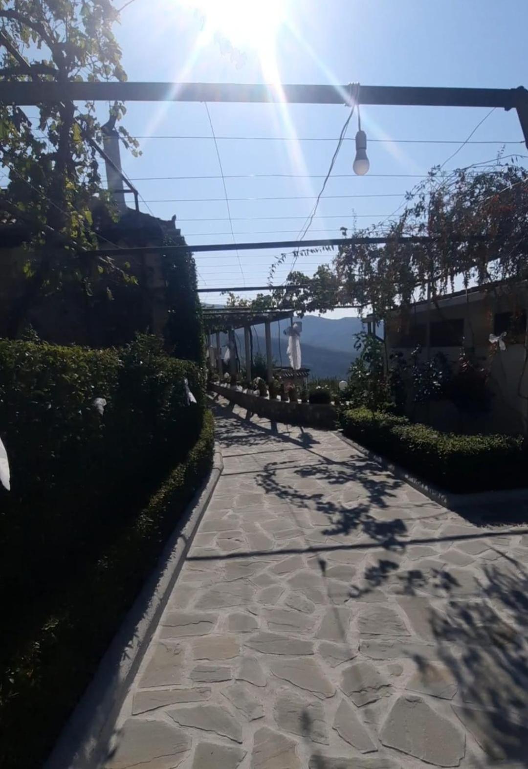 Guest House Xhelili