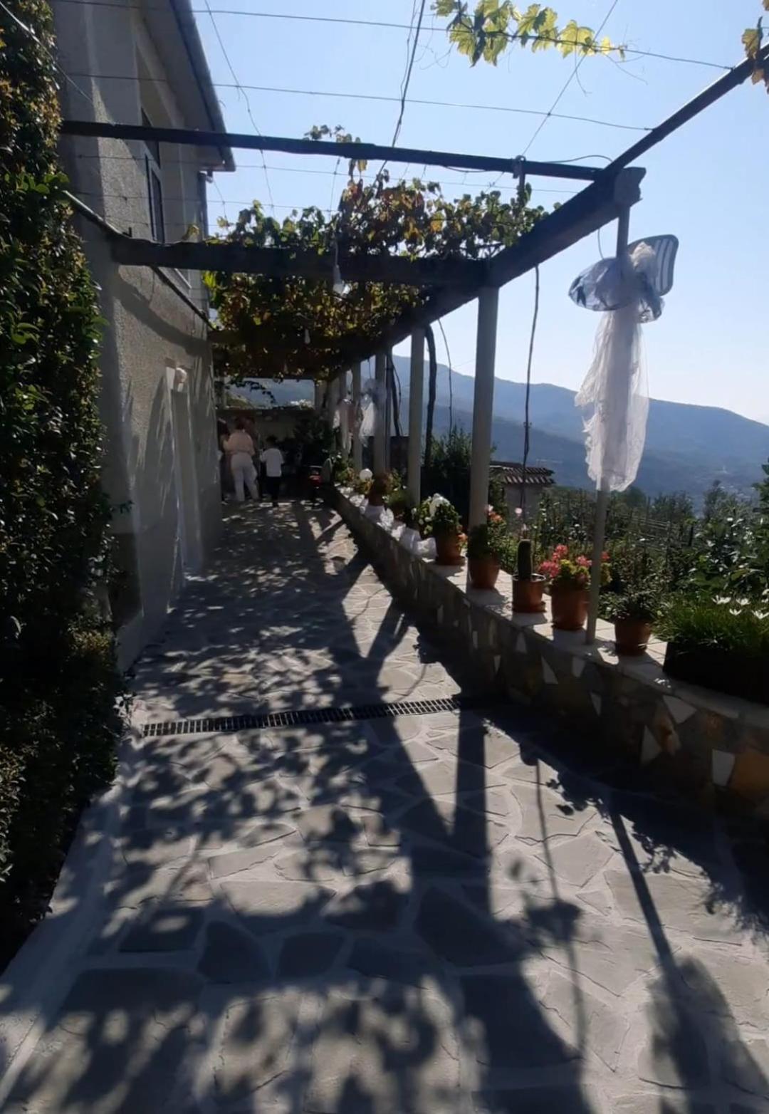 Guest House Xhelili