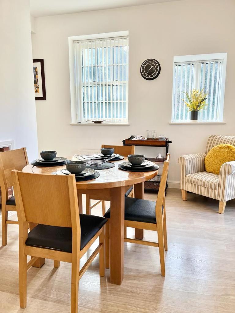 Detached Pet Friendly Cottage, 2 parking spaces view 5