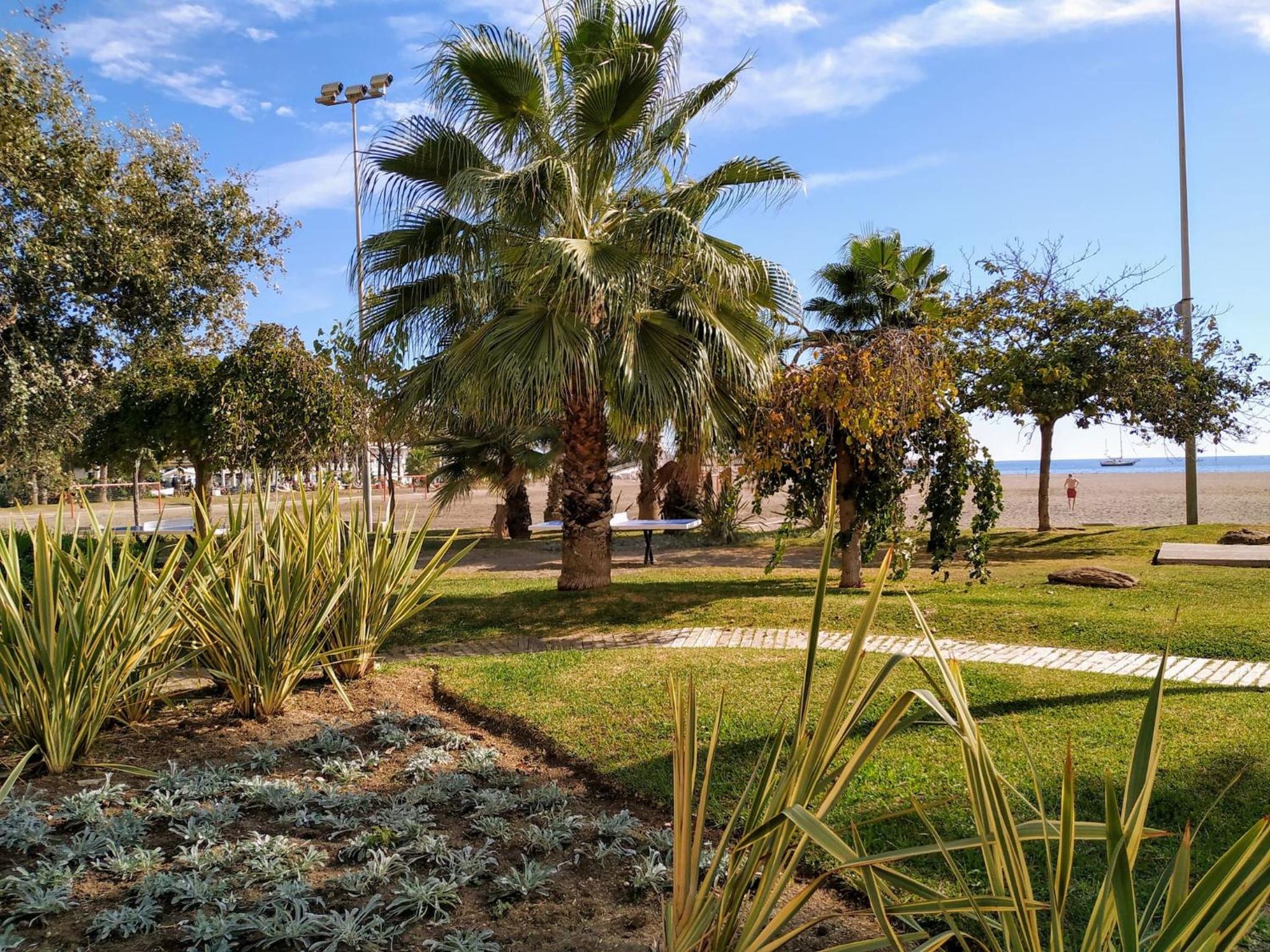 Deluxe penthouse with sea views near Puerto Marina