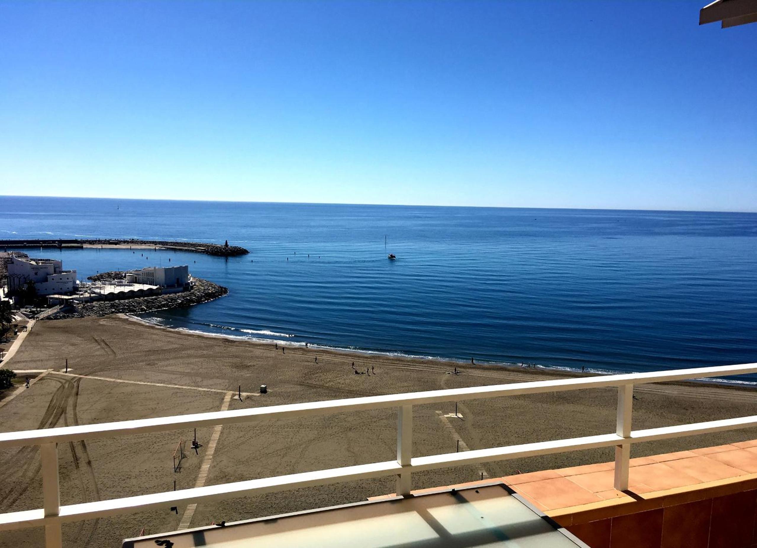 Deluxe penthouse with sea views near Puerto Marina