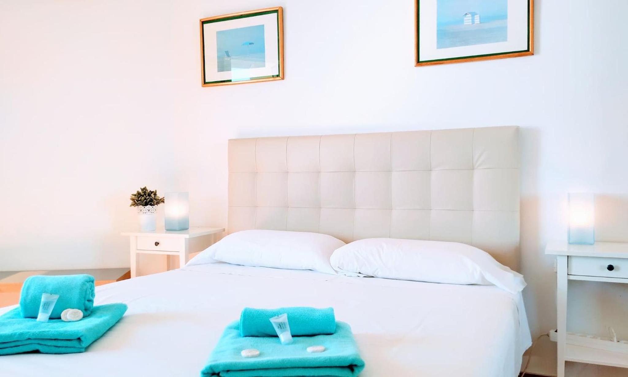 Deluxe penthouse with sea views near Puerto Marina