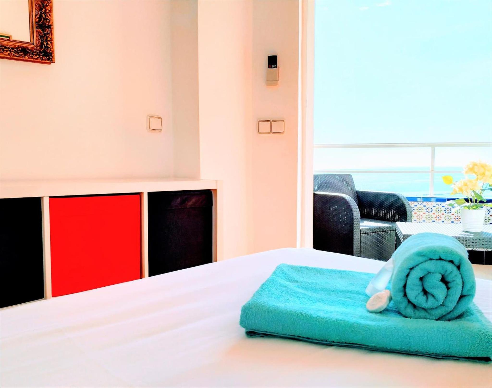 Deluxe penthouse with sea views near Puerto Marina