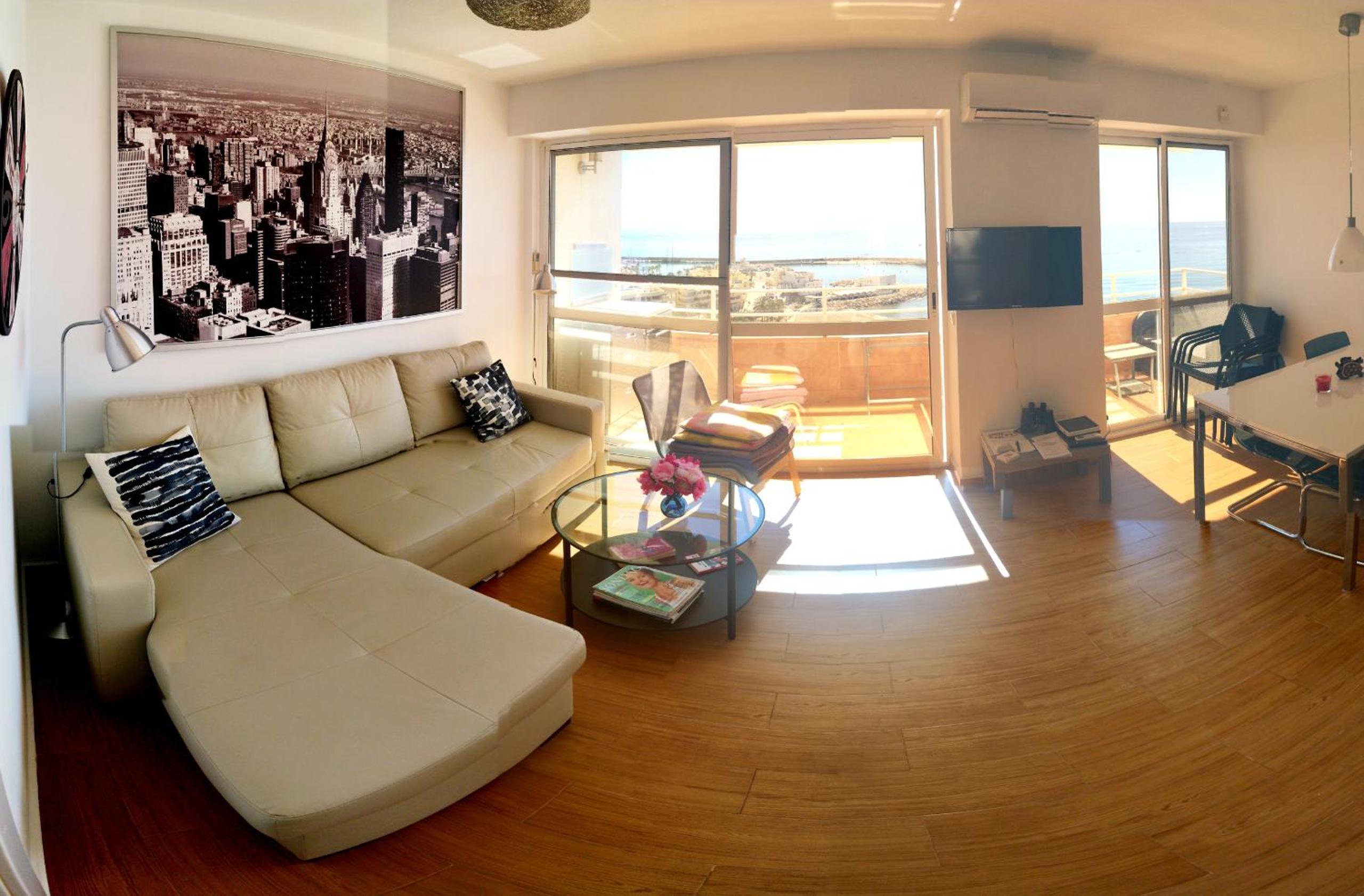 Deluxe penthouse with sea views near Puerto Marina