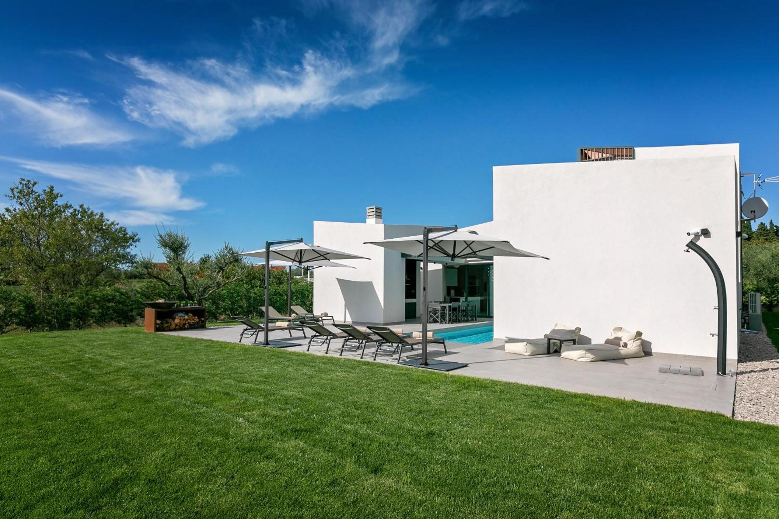 Modern villa Ruzic with pool near Porec