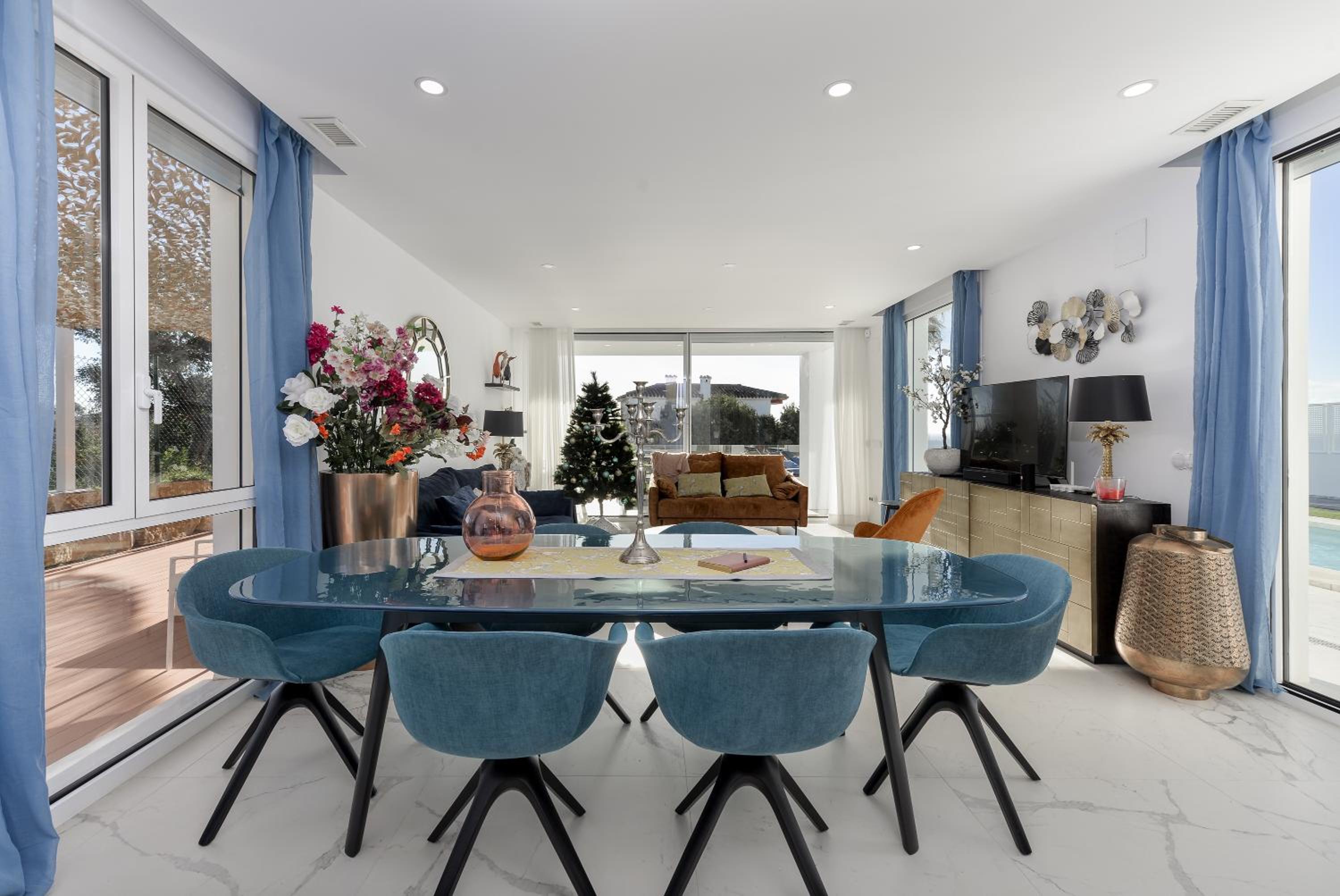 luxurious villa MOGA overlooking the sea and Gibraltar