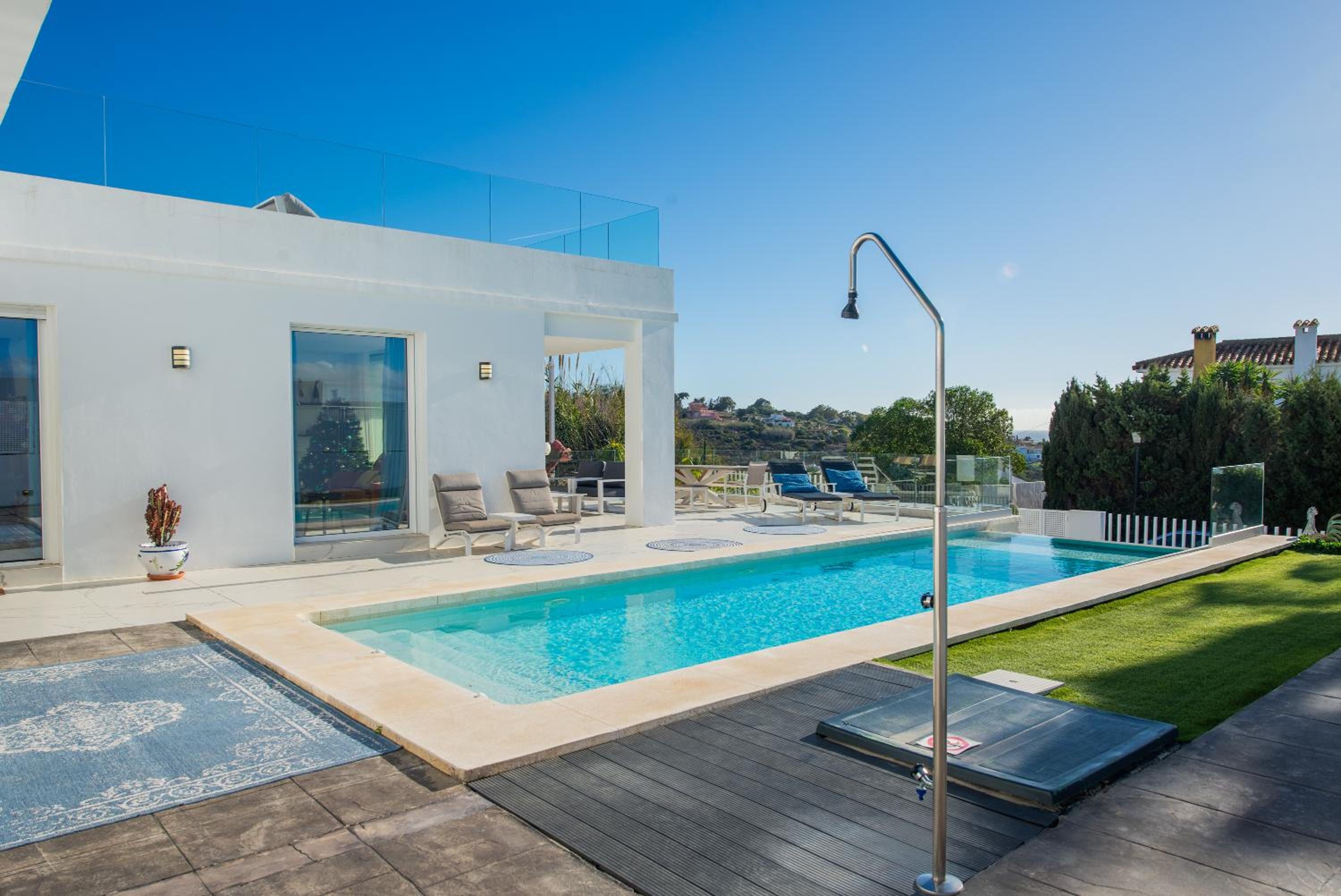luxurious villa MOGA overlooking the sea and Gibraltar