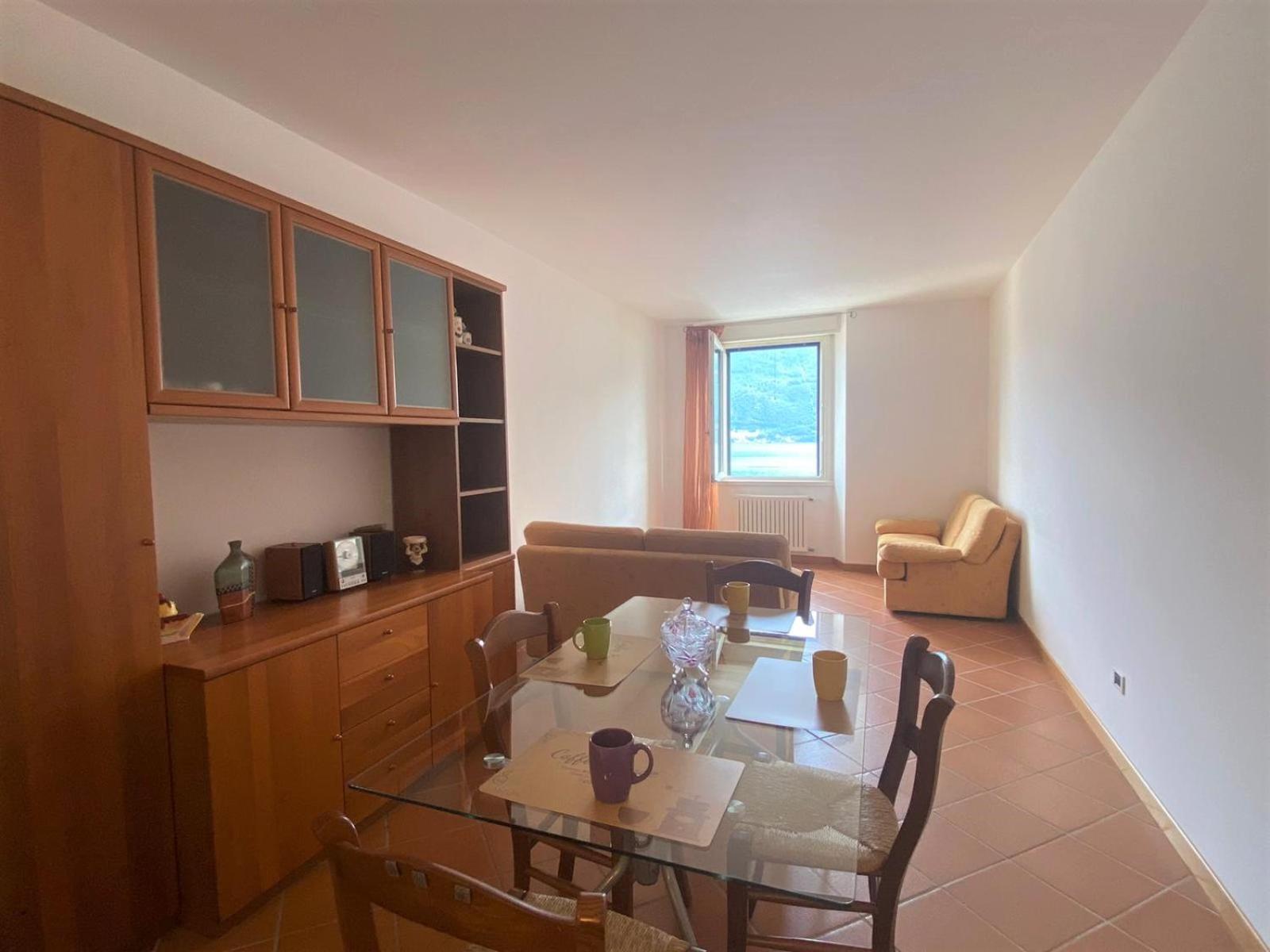 The Rose - Apartment Front lake view 5