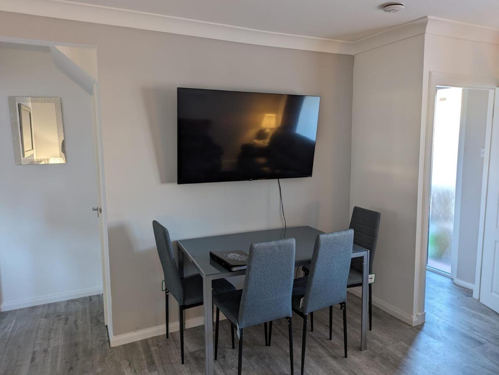 Lovely 2 Bedroom Terrace House view 5