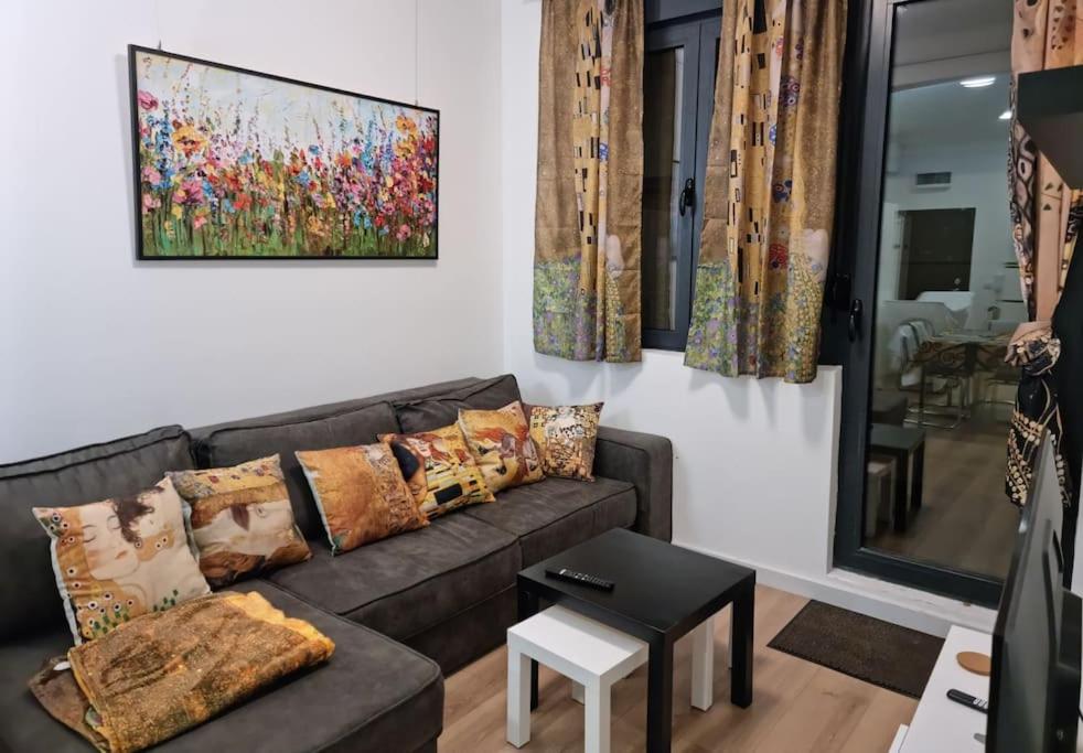 Klimt New Business Apartment for comfortable living and working view 2
