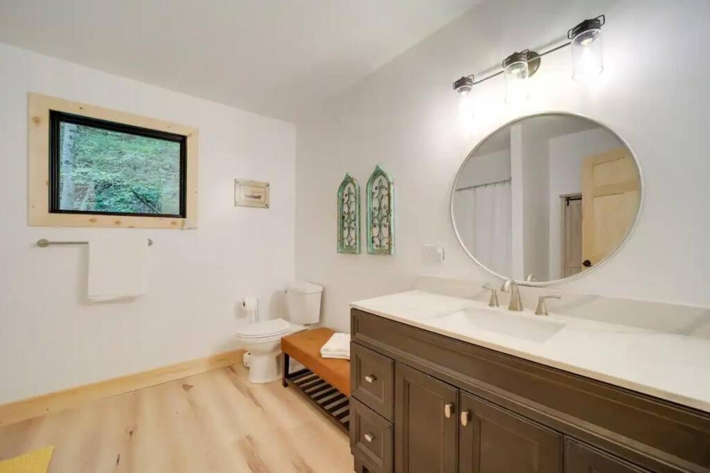 Cozy Mountain Cabin with Fireplace, Creekside Views, Outdoor Fire Pit in Hot Springs view 4