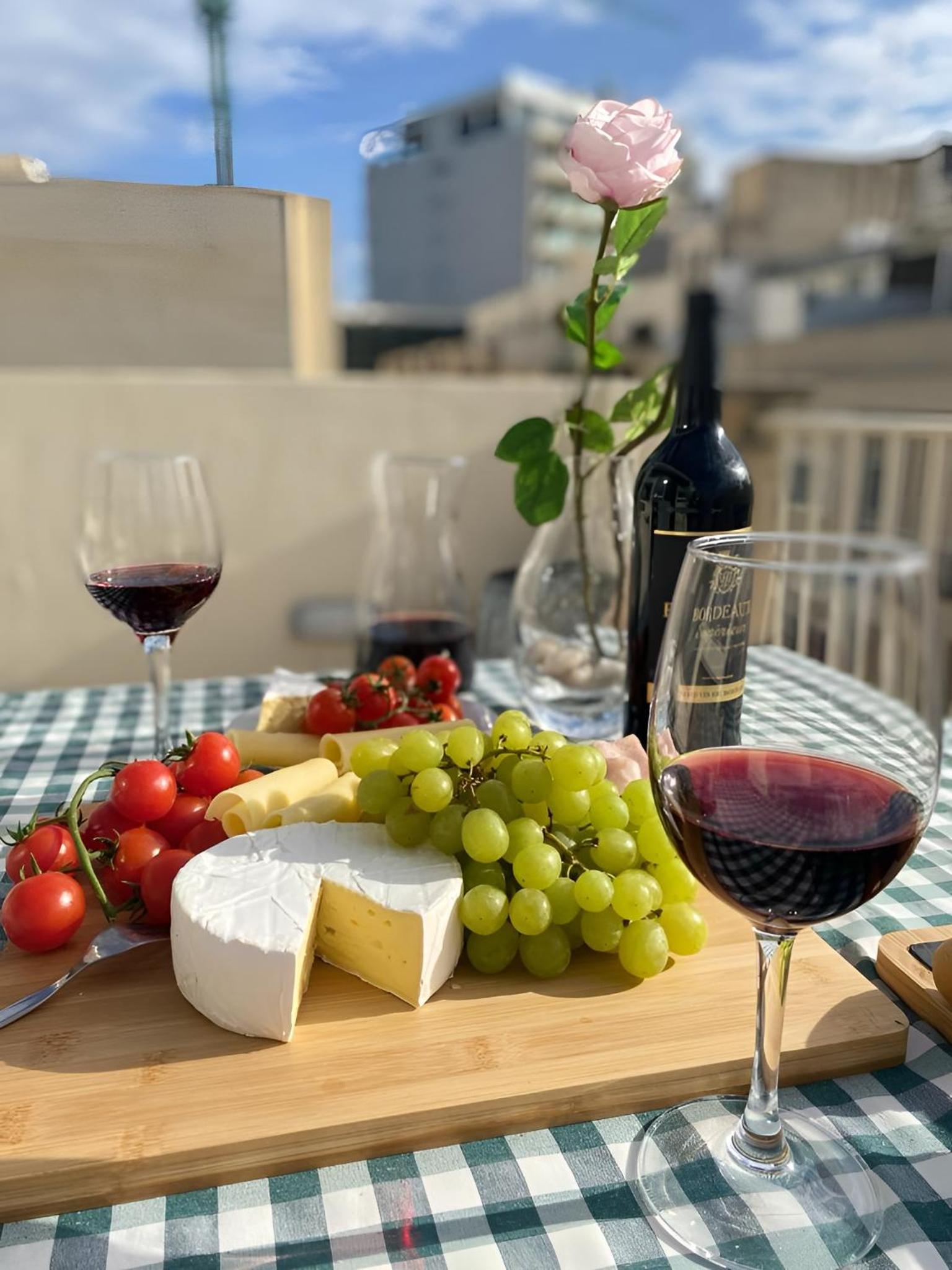 Sliema Cosy Penthouse with BBQ view 4