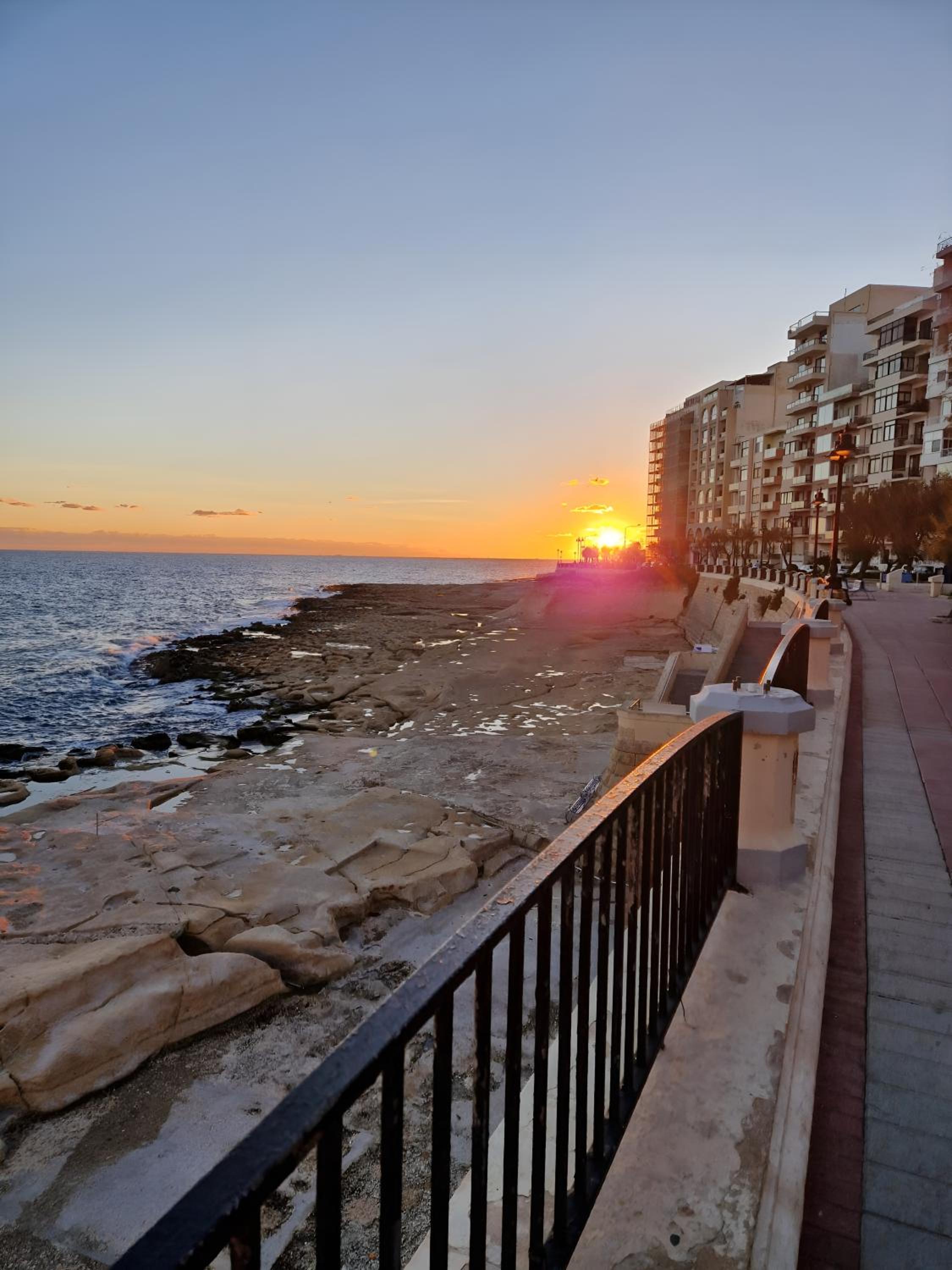 Sliema Cosy Penthouse with BBQ view 5